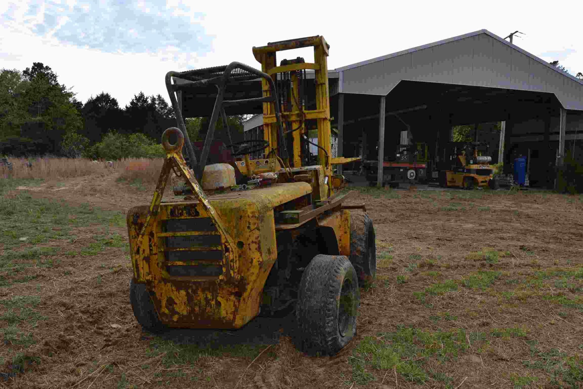 BAKER FORKLIFT W/ GAS ENGINE NEEDS REPAIR FOR PARTS LOCATED SITE 1 - Image 3 of 5