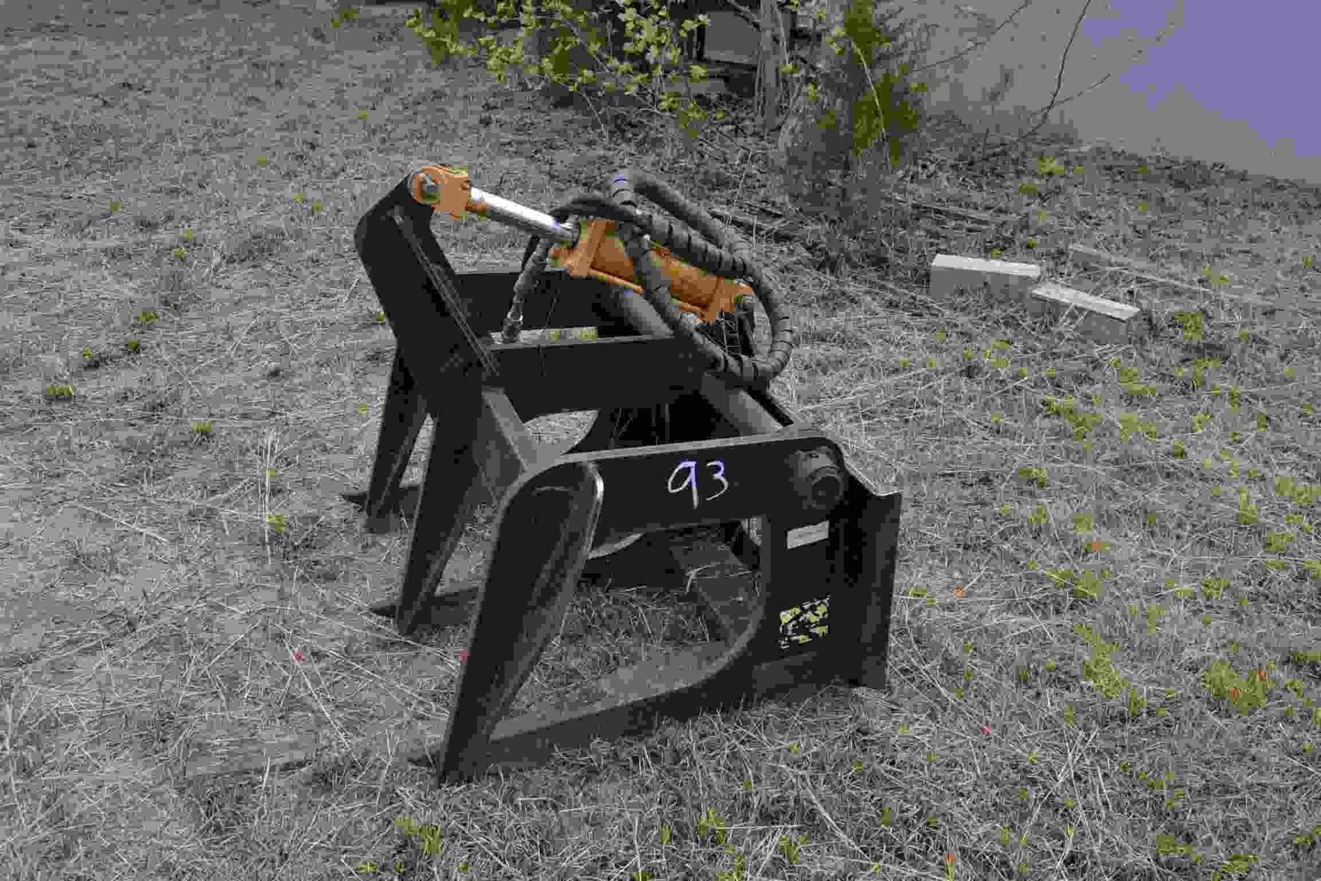 BRUSH GRAPPLE FOR SKID STEER LOCATED SITE 1 - Image 3 of 4