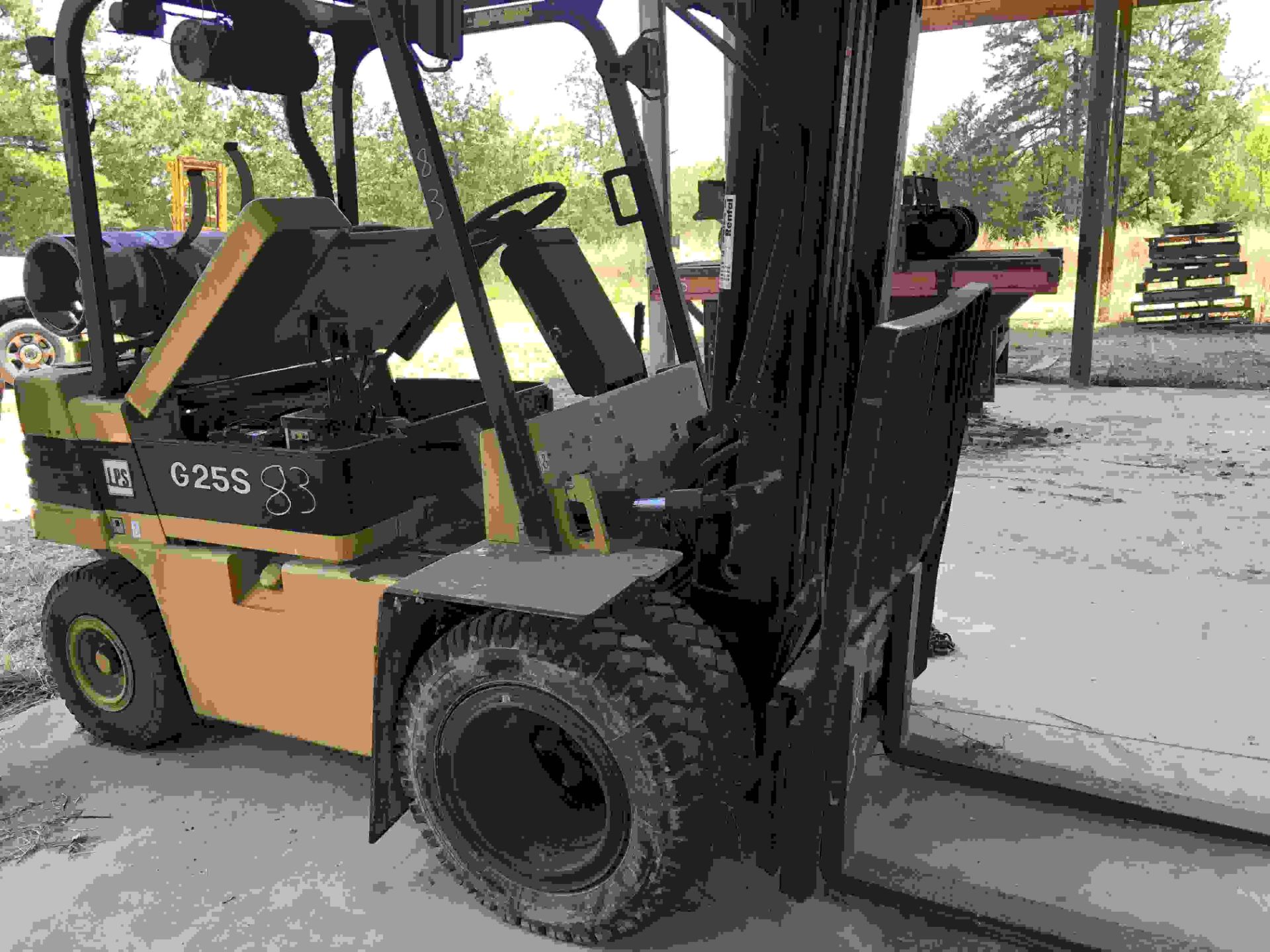 DAEWOO MODEL G255-2 DUAL WHEEL FORKLIFT - Image 3 of 3