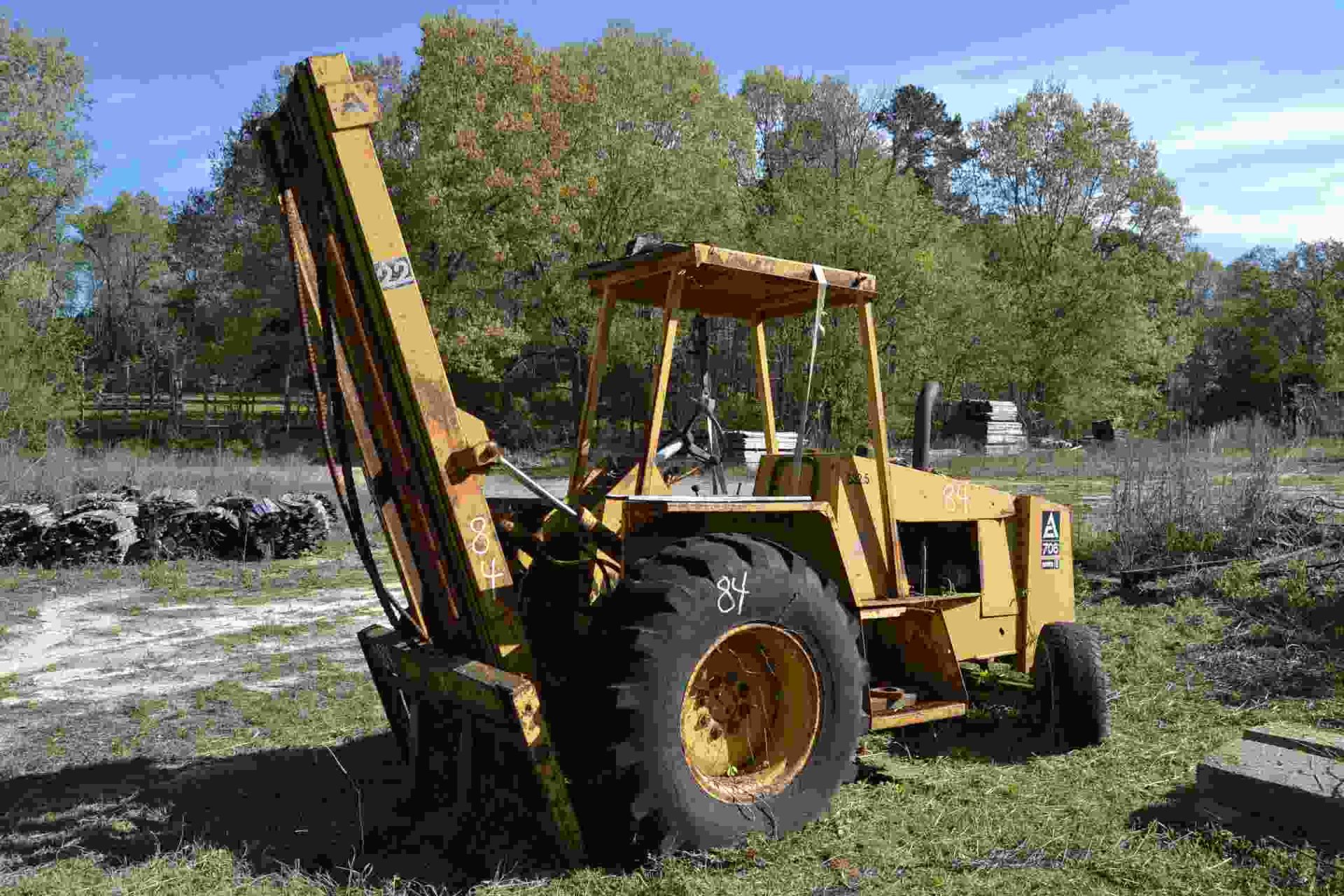 ALLIS CHALMERS MODEL 706D BIG WHEEL FORKLIFT