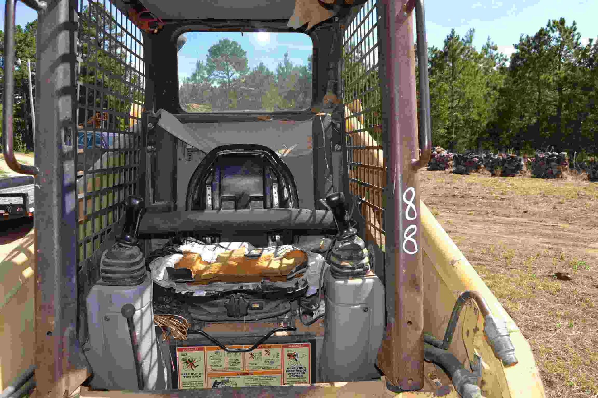 CAT 246 SKID STEER - Image 4 of 5