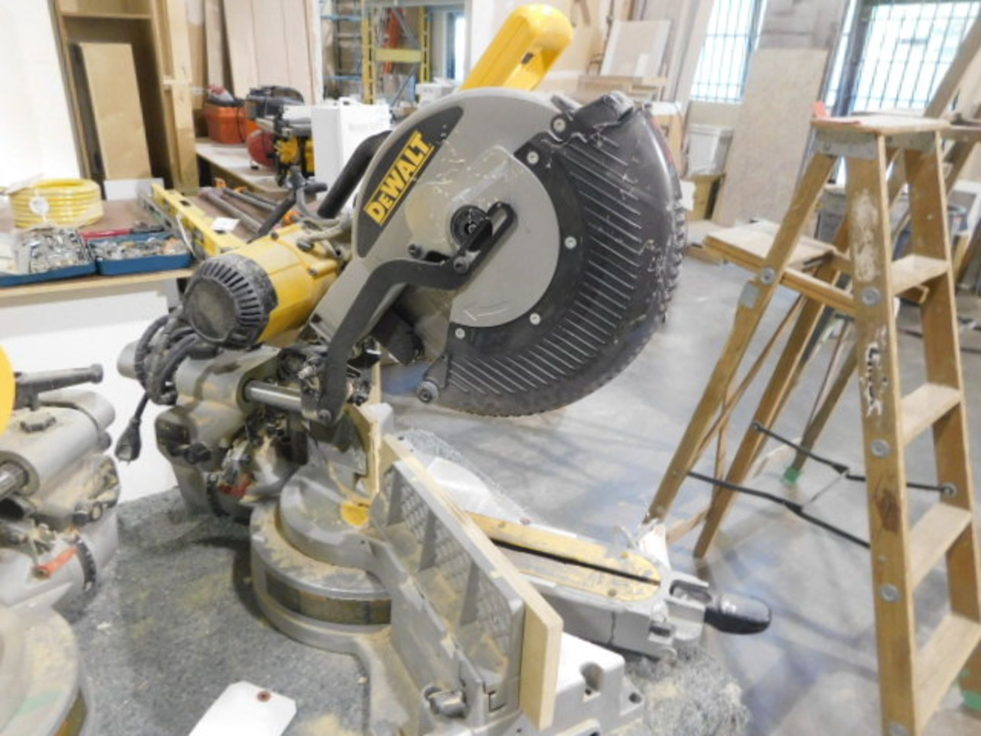 DEWALT 12" DOUBLE BEVEL SLIDING COMPOUND MITRE SAW