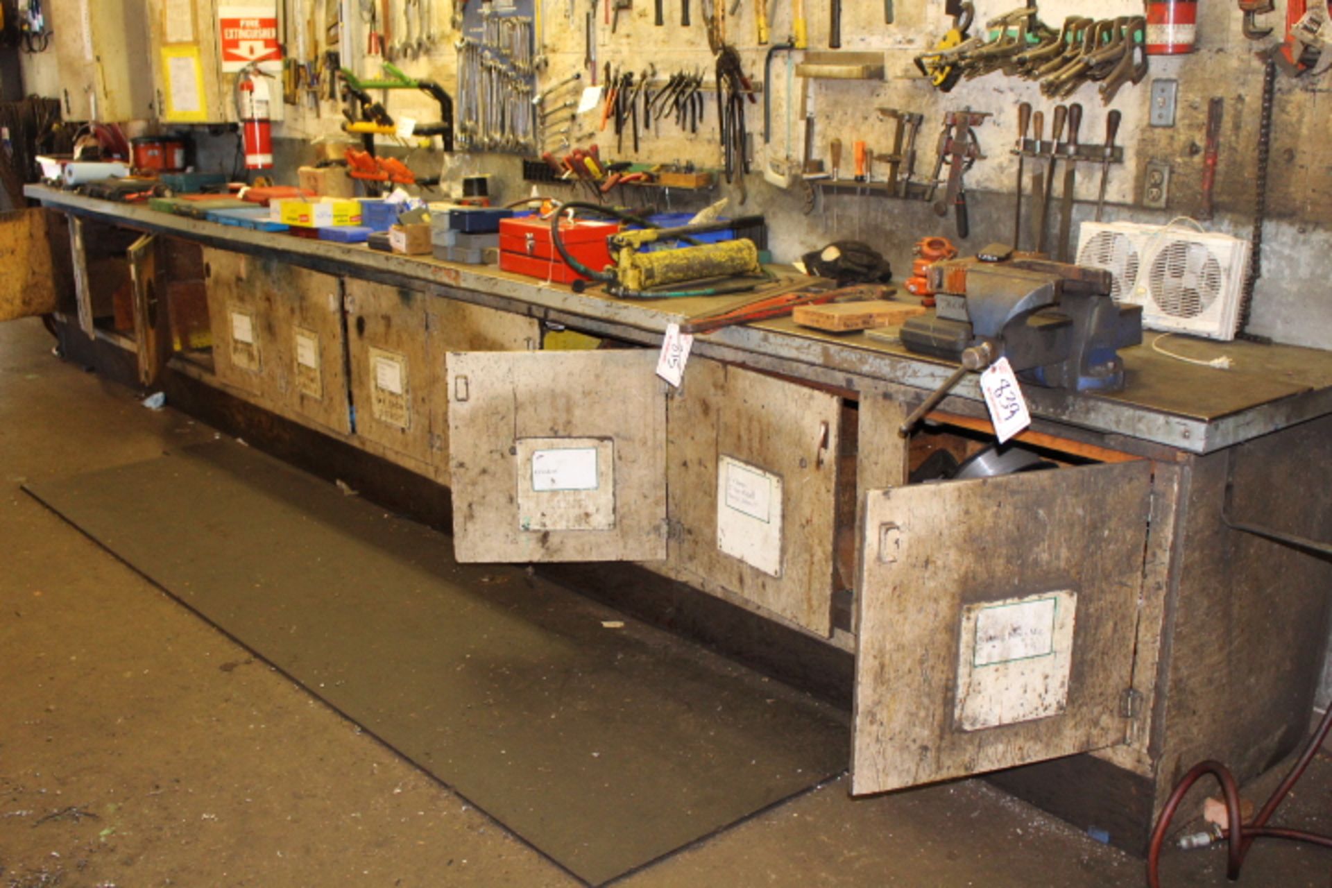 22' LONG METAL TOPPED WORK BENCH W/ CABINETS BELOW & ABOVE, INCL. 8" BENCH VISE