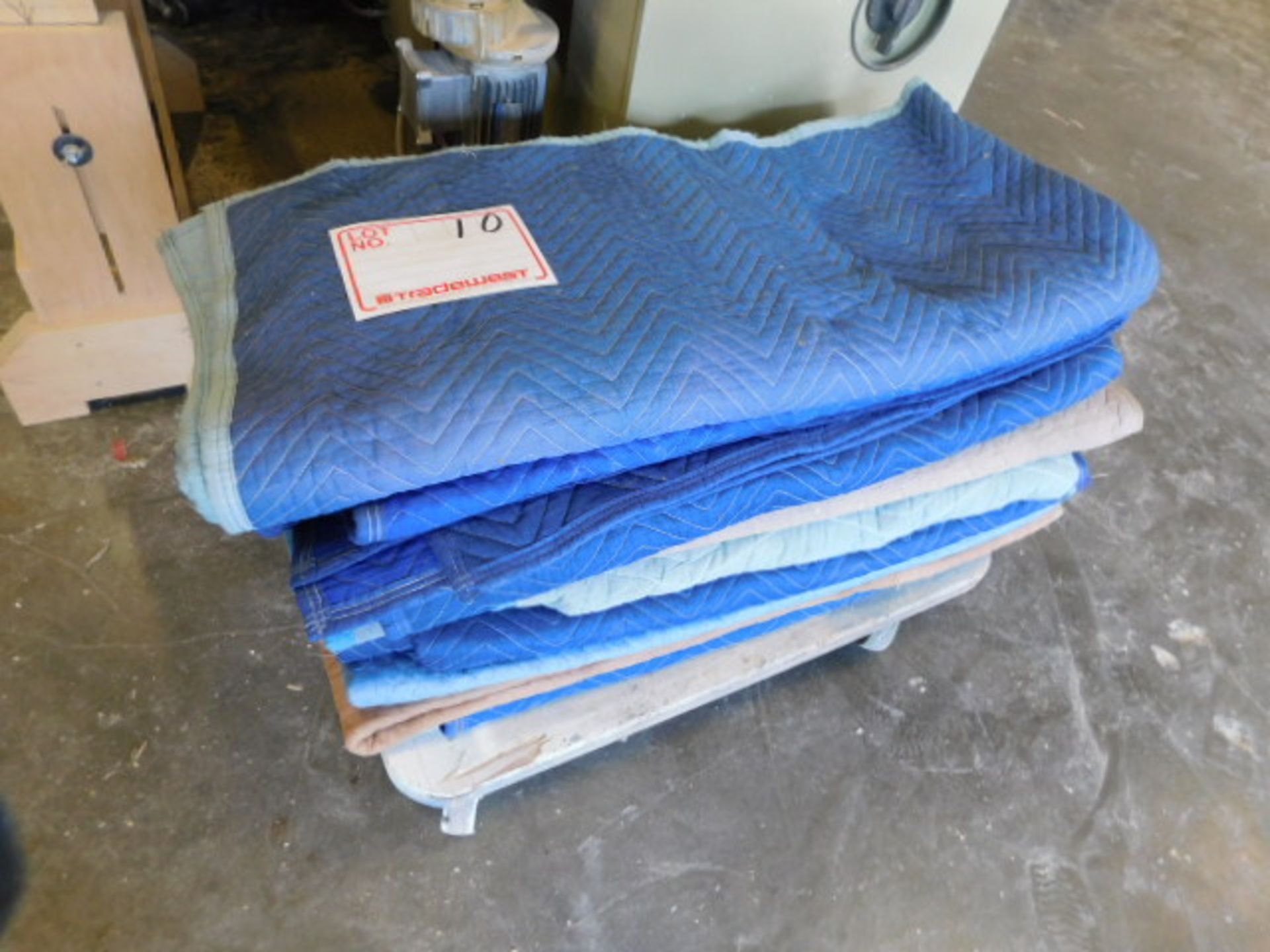 LOT OF MOVING BLANKETS & FLOOR DOLLY