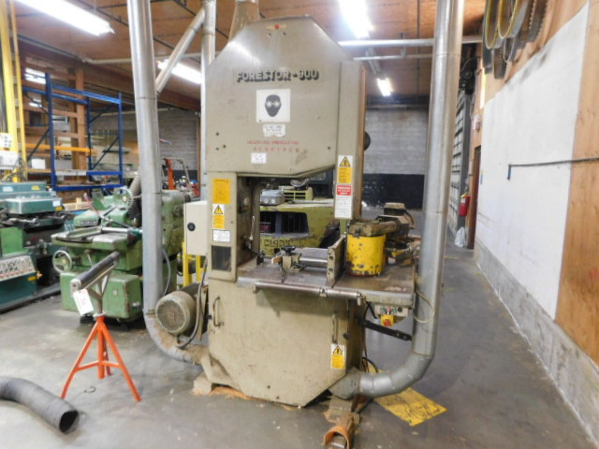 FORESTER 900 VERTICAL BANDSAW, 24” THROAT, 20HP, FEED WORKS, AUTO LUBRICATOR