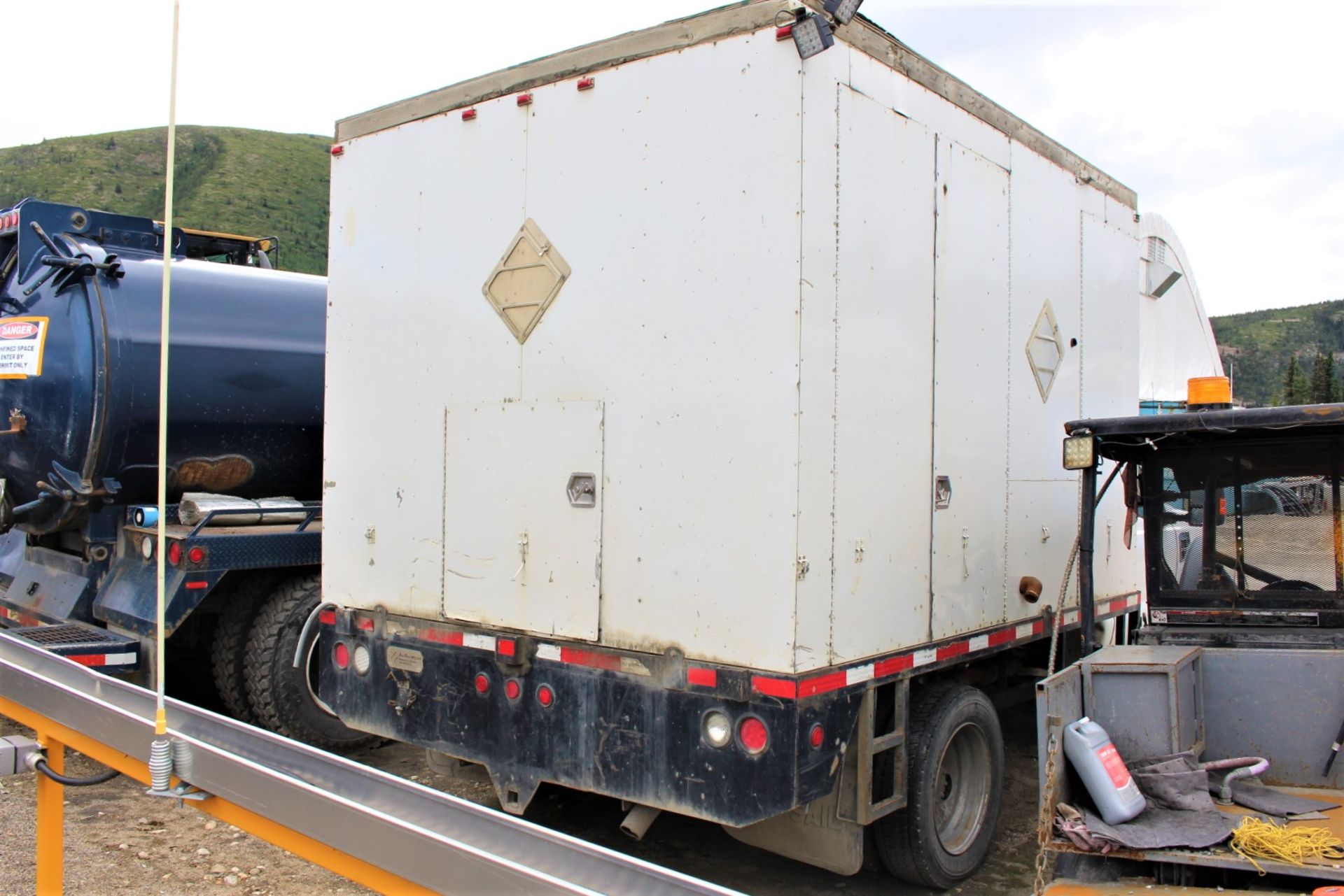 2009 Ford F550 XL Super Duty Box Truck, 6.8L V10, w/ Landa Kohler Hot Washer Pressure Cleaner; VIN - Image 3 of 9