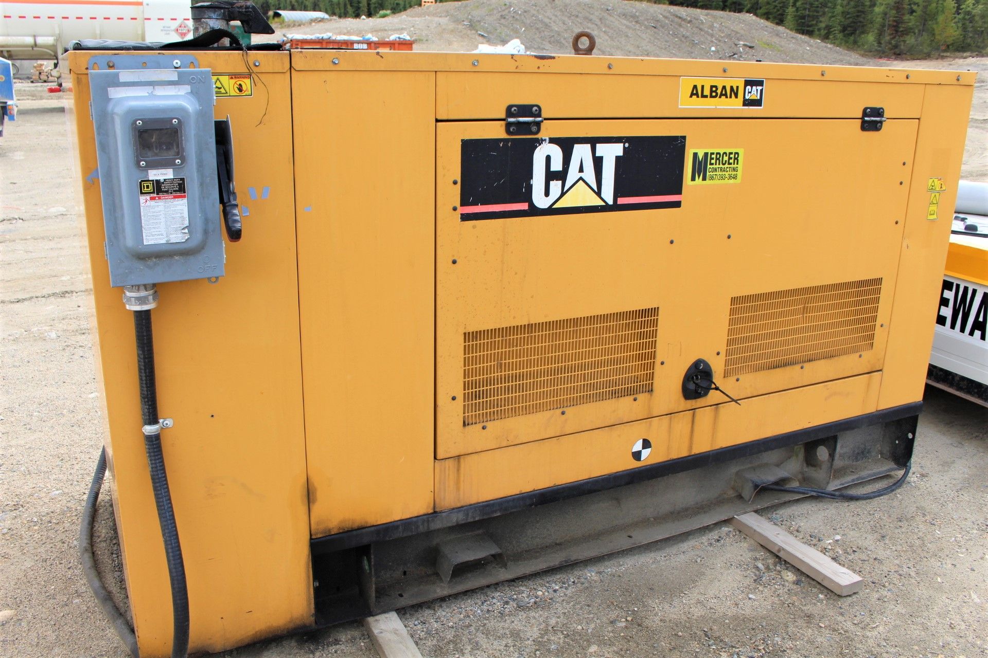 2007 Cat D100-4 Diesel Generator, 100KW, Skid Mounted, 200 & 60 Amp Square D Switches; S/N F3A01259, - Image 2 of 6