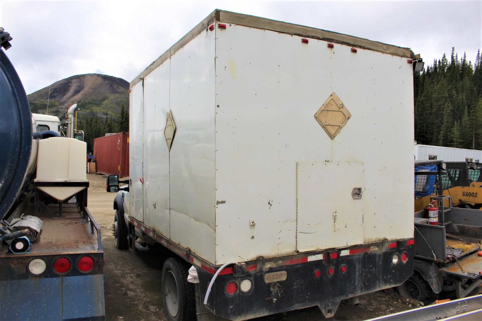 2009 Ford F550 XL Super Duty Box Truck, 6.8L V10, w/ Landa Kohler Hot Washer Pressure Cleaner; VIN - Image 4 of 9