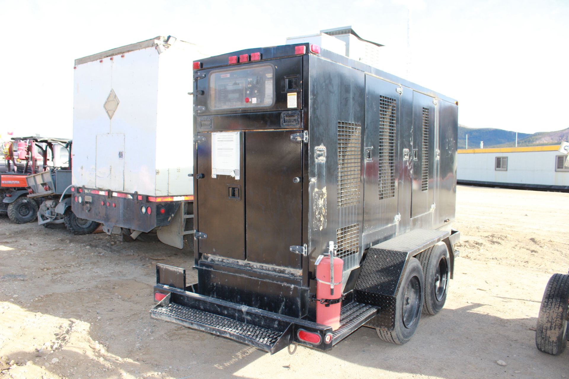 1999 Cat Mod XG125 Diesel Generator, 100KW; Skid mounted, Square D 200 & 60 Amp Switches; - Image 2 of 2