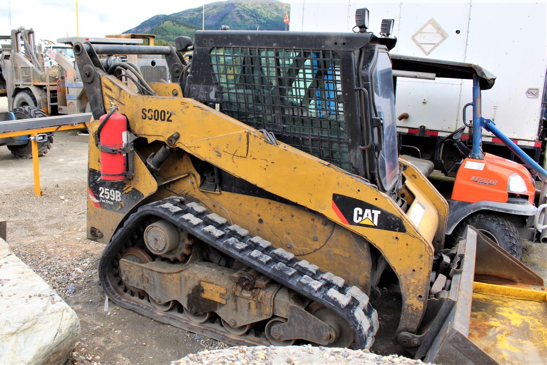 2012 Cat 259B3 Skidsteer, EROPS, Bucket, New Tracks; S/N YYZ02397; Meter Shows 8,806 Hrs; (Unit - Image 3 of 6