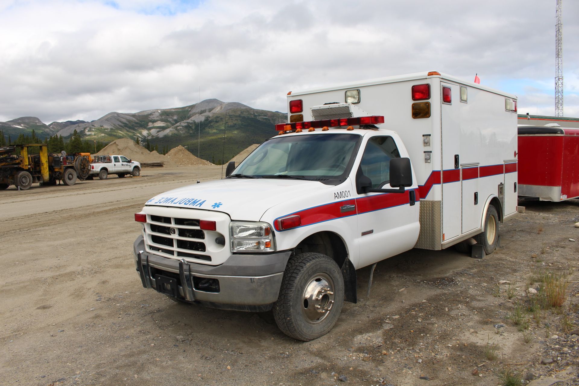 2005 Ford F-350 Ambulance, Powerstroke Diesel; VIN 1FDWF37P65EA96672; Meter Shows 147,793 KM; (