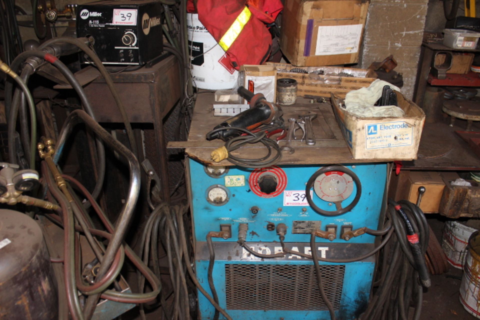 HOBART 600AMP WELDER W/ MILLER R-115 WIRE FEED