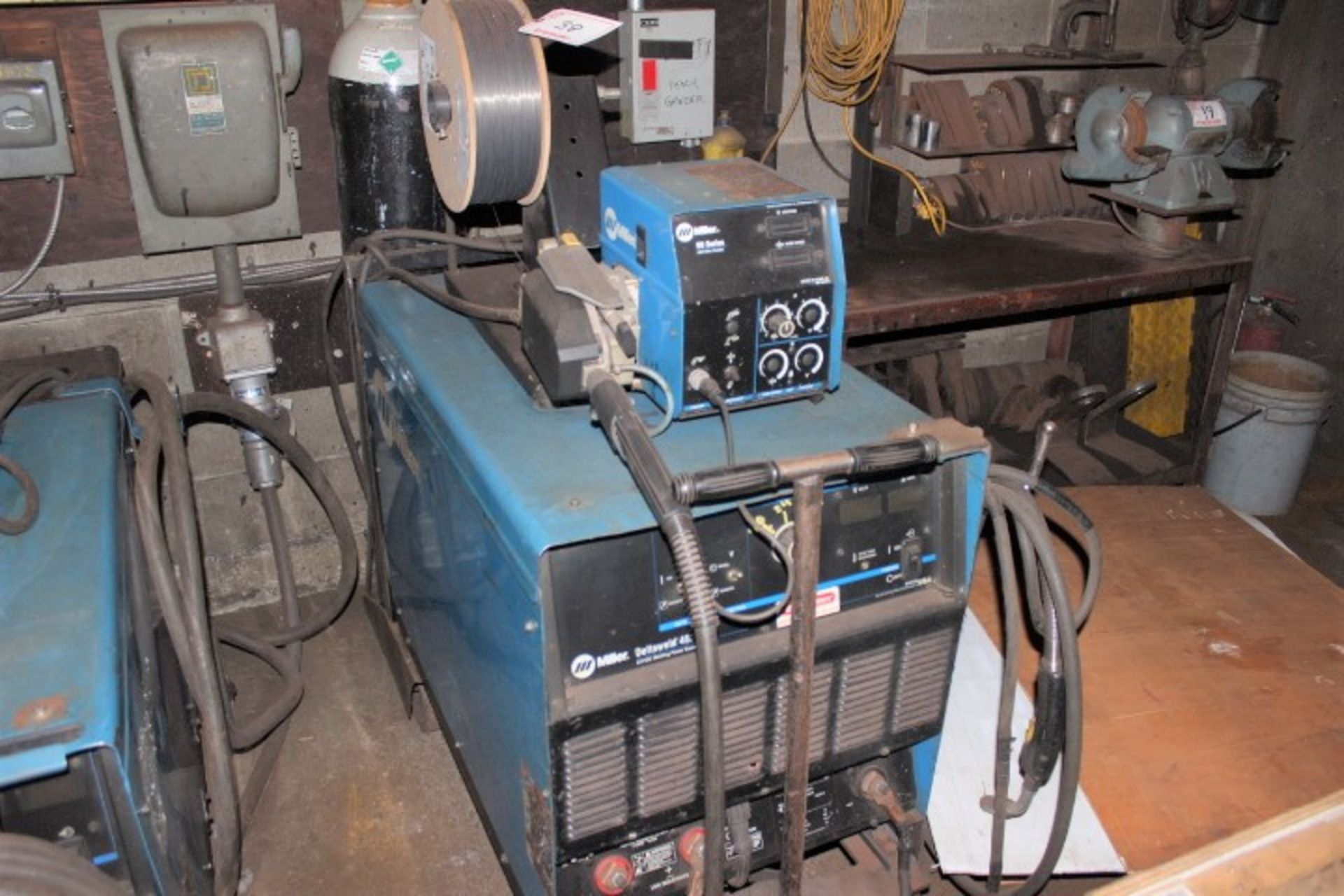 MILLER DIMENSION 452 WELDER & MILLER 6 SERIES WIREFEED