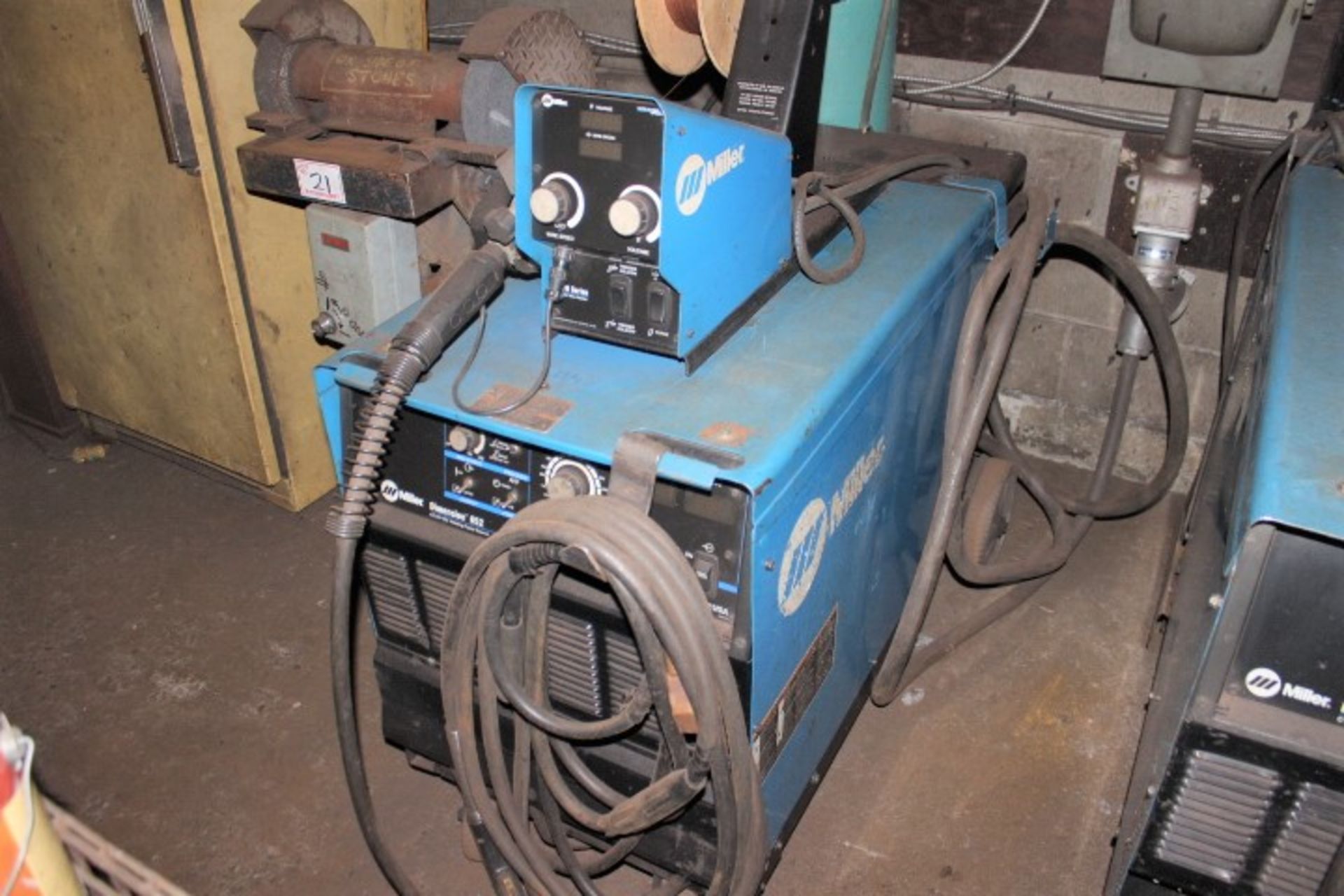 MILLER DIMENSION 652 WELDER & MILLER 70 SERIES WIREFEED