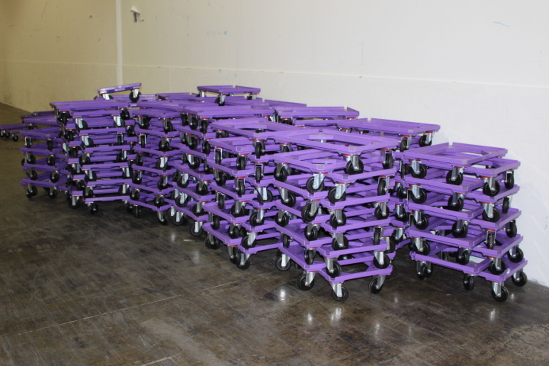 Lot of (3000) purple perforated holding trays 24" x 15" x 6.5" depth nesting trays with (170) - Image 3 of 3