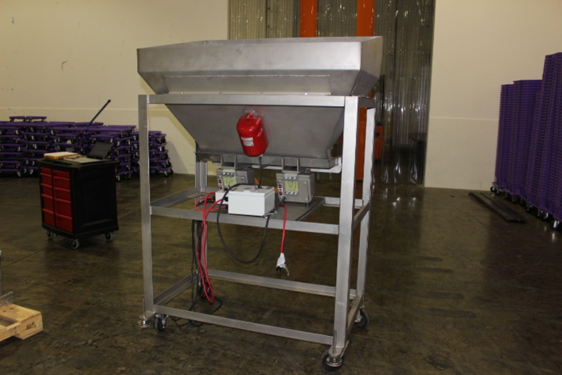 32" vibratory feeder with feed hopper and pan - Image 2 of 2