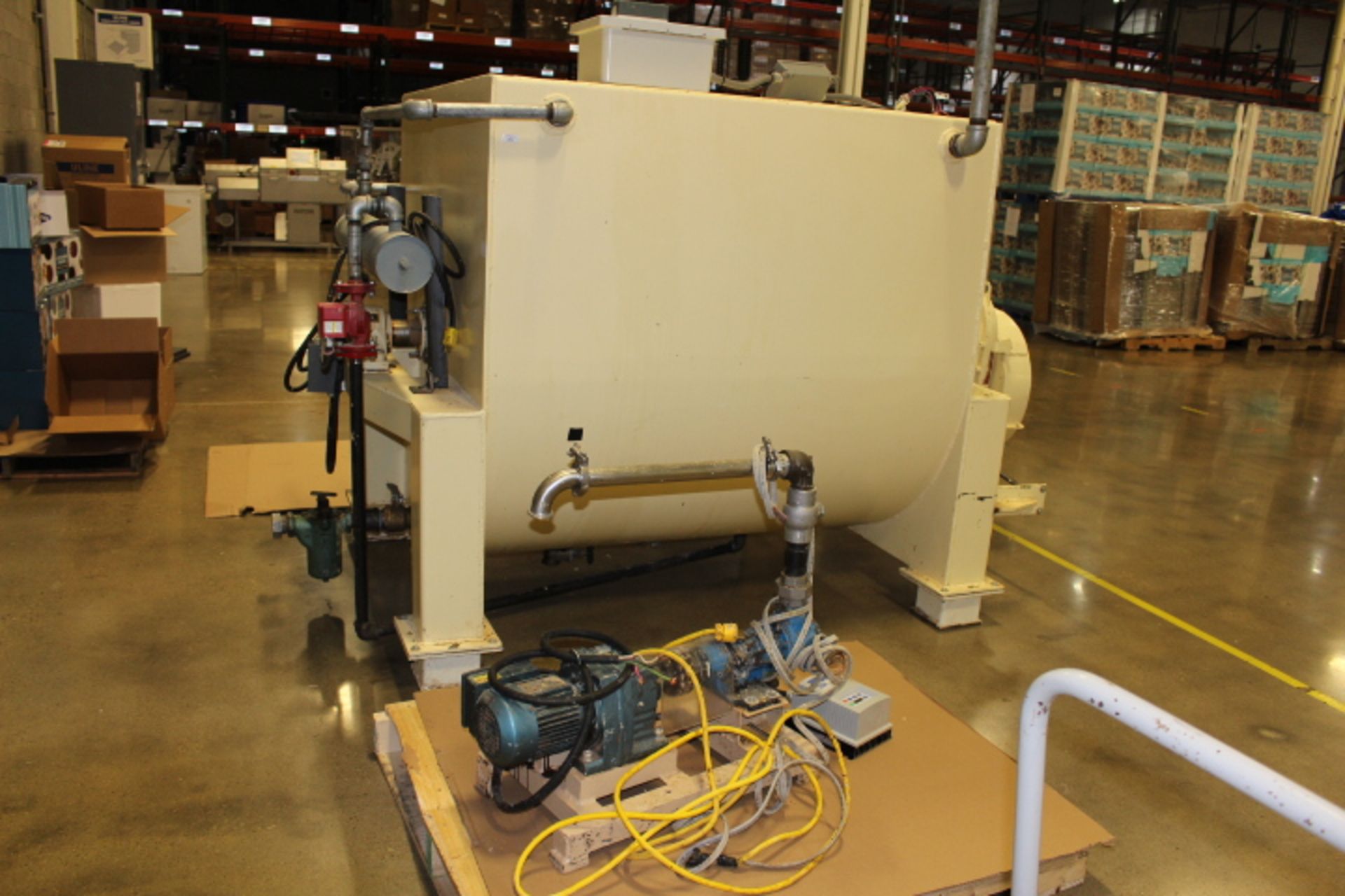 Blommer 5000lb U-shaped horizontal water jacketed and agitated chocolate tank with electric - Image 2 of 2