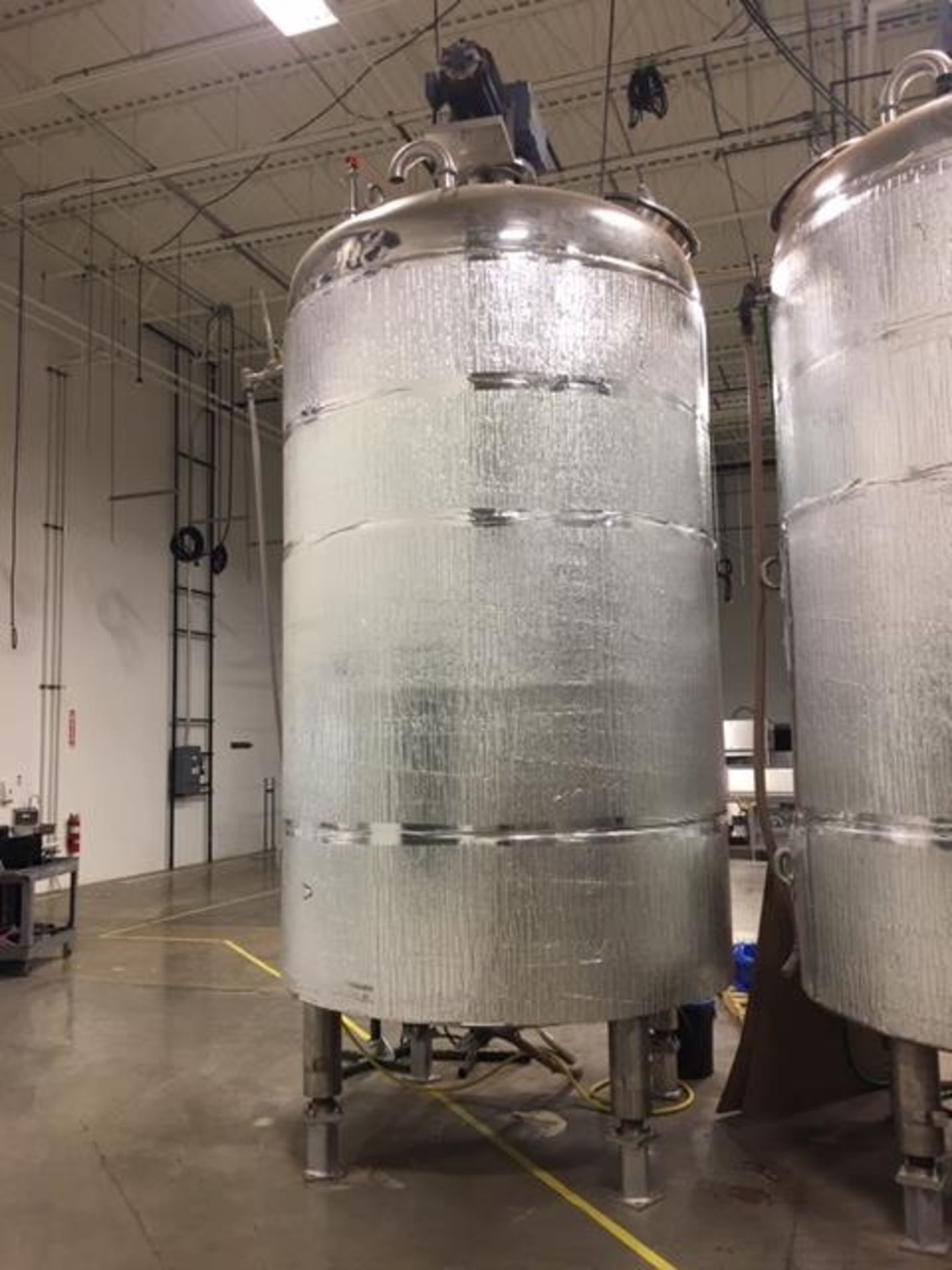 28,000 lb (approx) stainless steel vertical, water jacketed agitated liquid Chocolate Holding Tank - Image 4 of 8