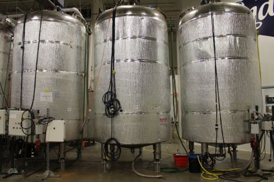 28,000 lb (approx) stainless steel vertical, water jacketed agitated liquid Chocolate Holding Tank - Image 1 of 8