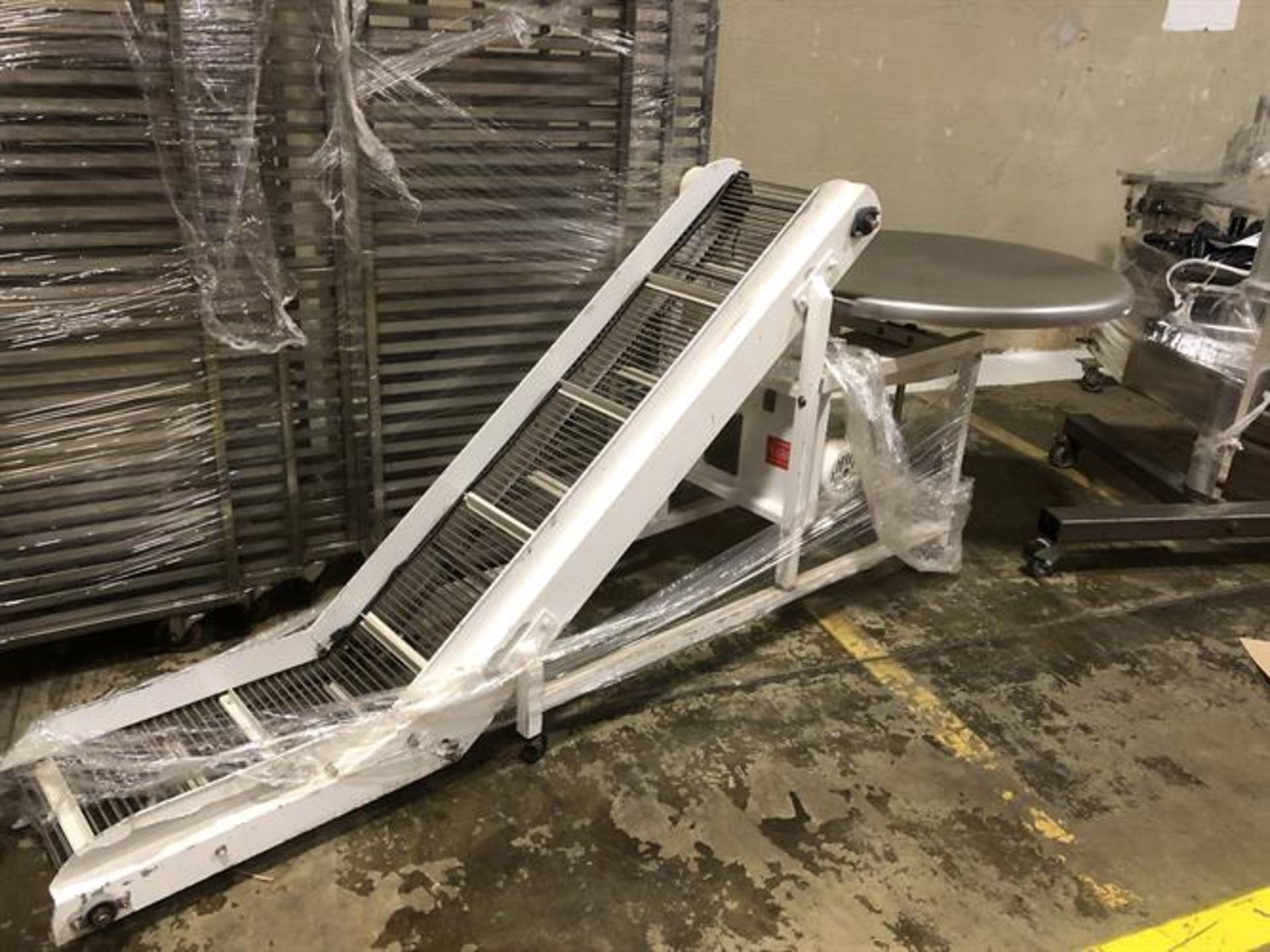 Smalley Pack-off Conveyor with Turntable - 14" wide x 60" long inclined cleated conveyor - 2-ft flat - Image 2 of 3