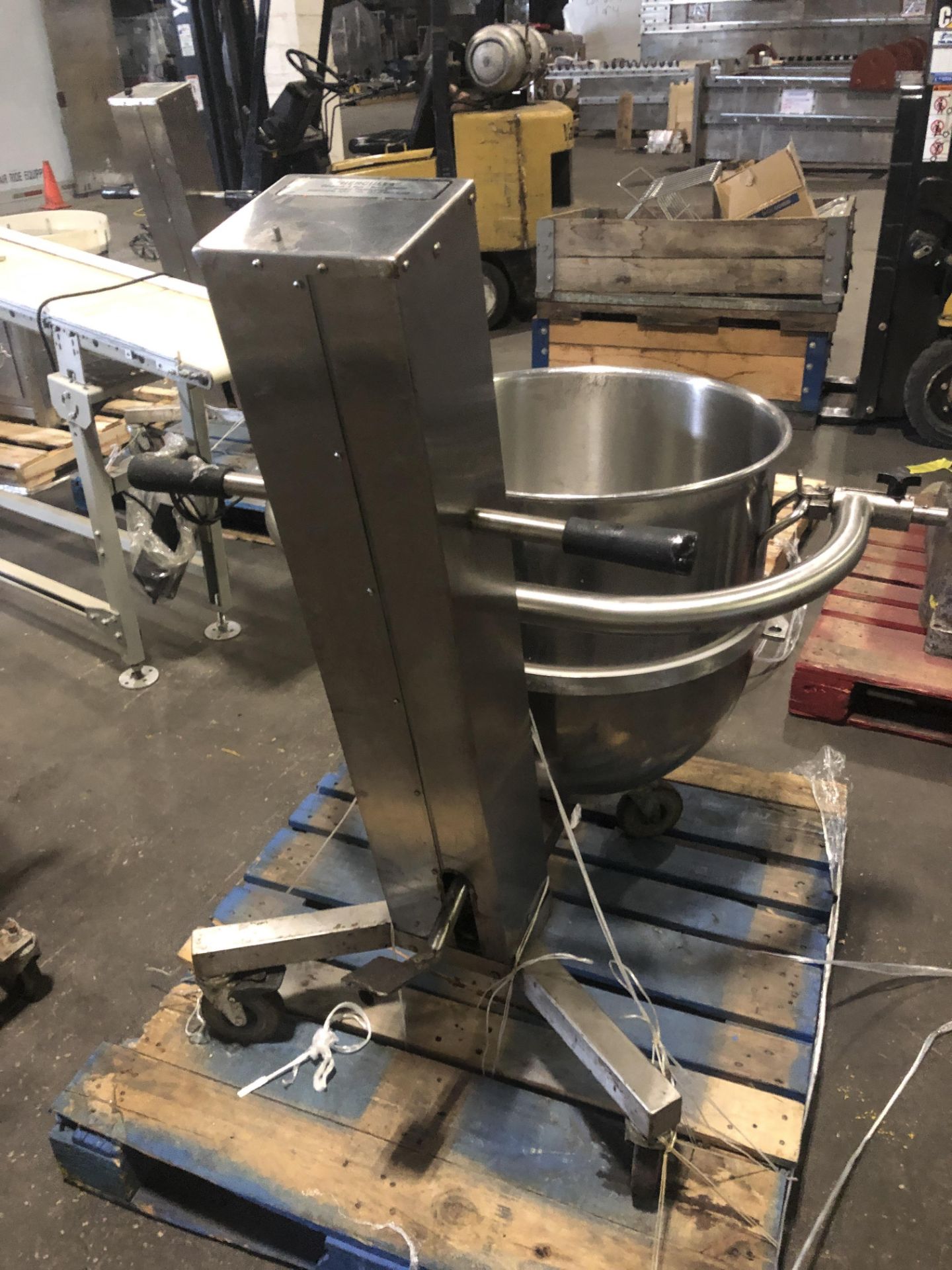 Hobart model V1401 140-qt Mixer - (2) Hercules manual hydraulic bowl lifts - (2) Stainless Steel - Image 8 of 14