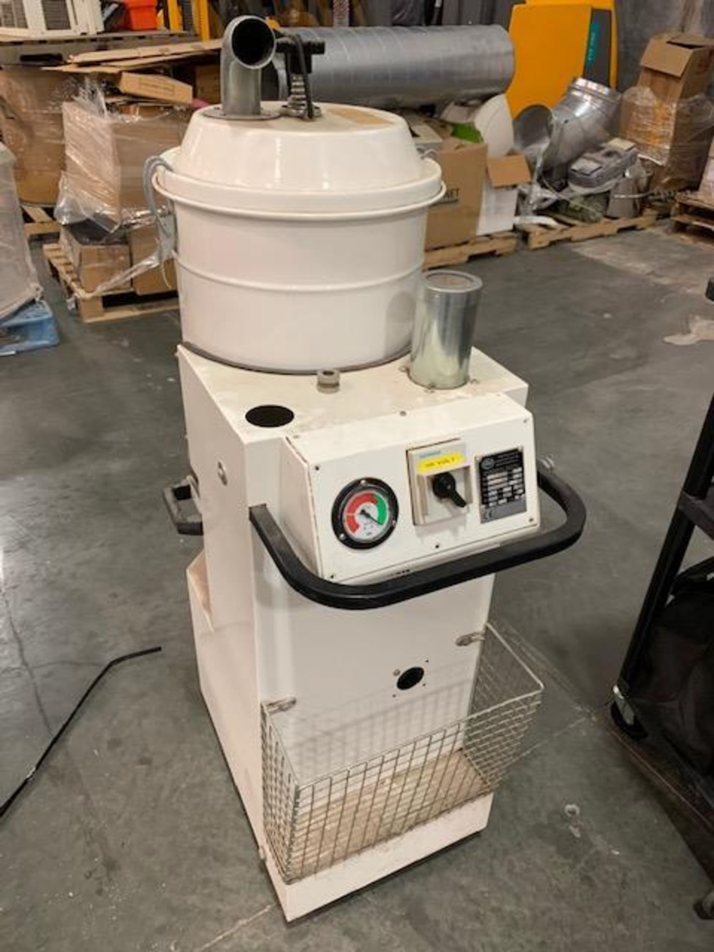 Nilfisk type 3156-M CFM Dust Collector 115 volts. Serial# 00AA362. Item#326