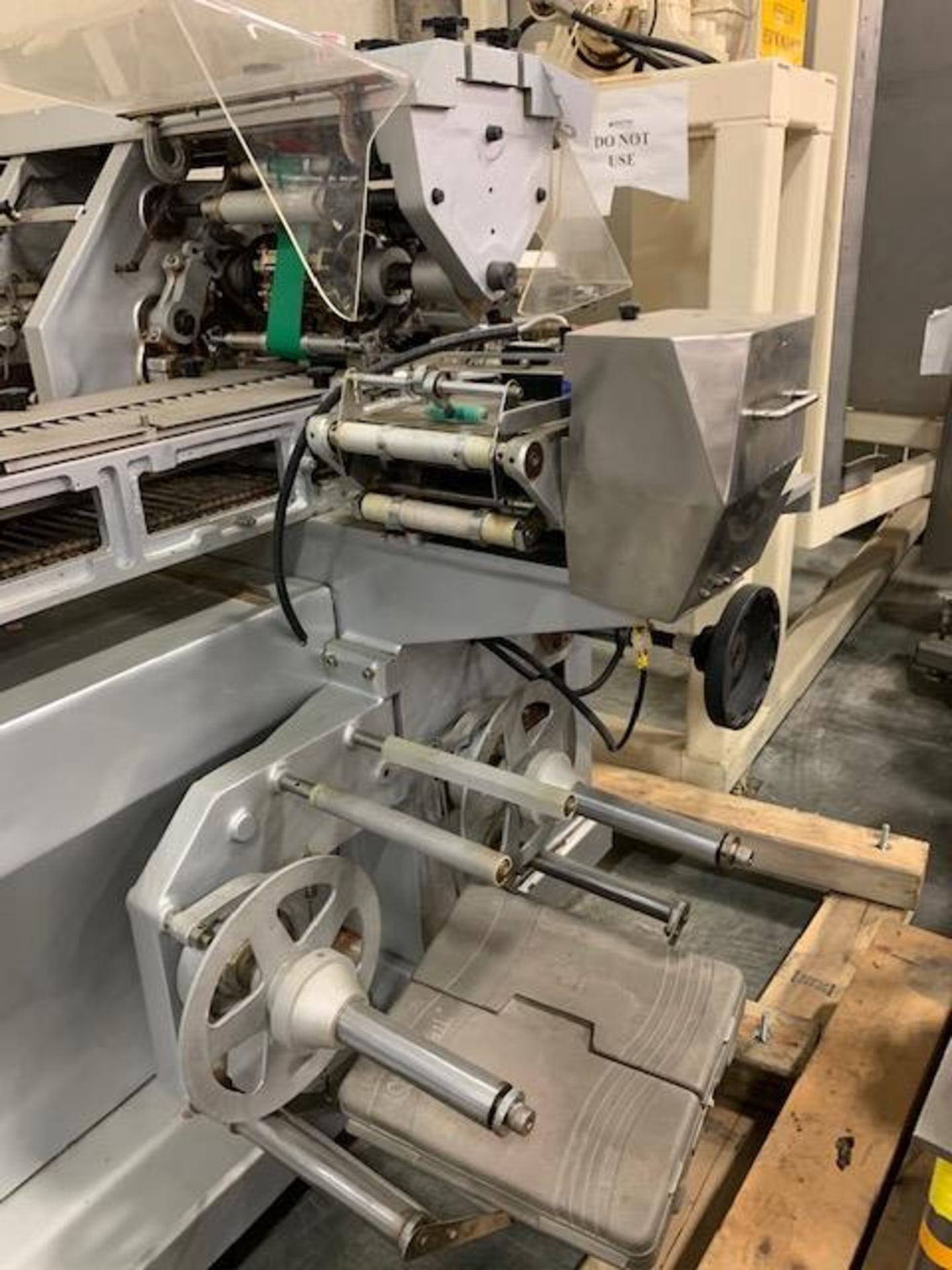 Autowrapper model Super 2000 Roll Wrapper, Set up to bunch wrap (12) pieces approx. 13/16" - Image 2 of 10