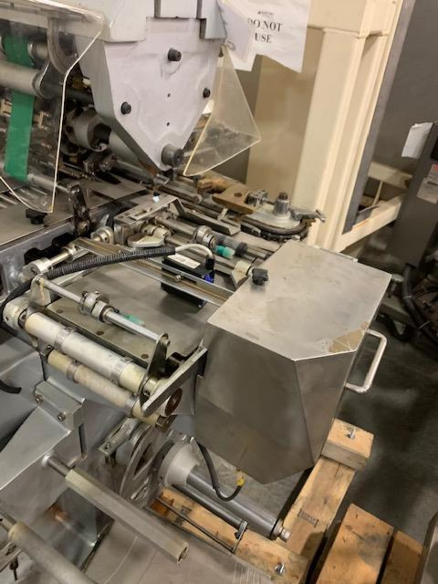 Autowrapper model Super 2000 Roll Wrapper, Set up to bunch wrap (12) pieces approx. 13/16" - Image 4 of 10