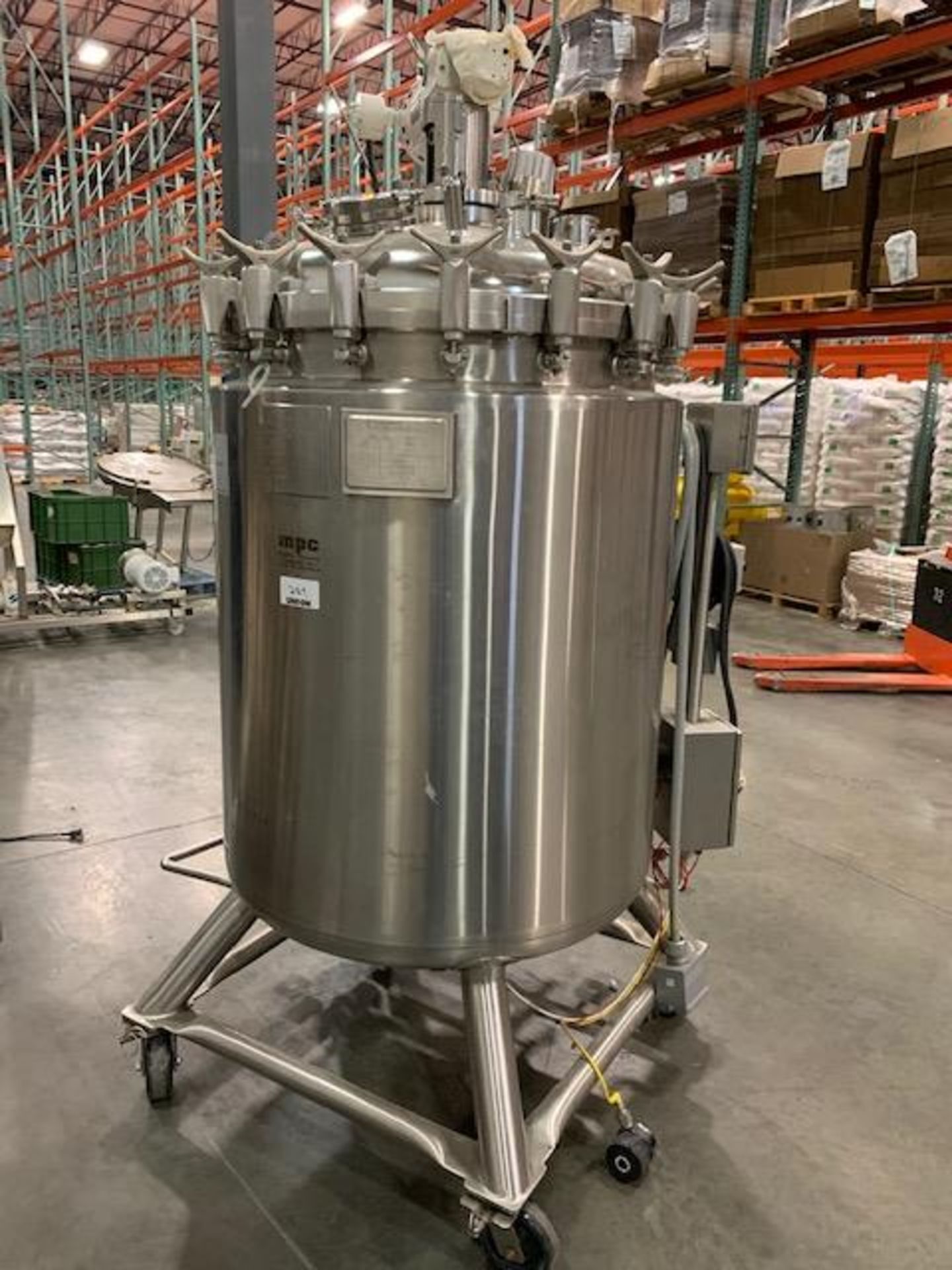 Martin Petersen Company 700 Liter Stainless Steel Jacketed and Agitated Vacuum Processing Tank.