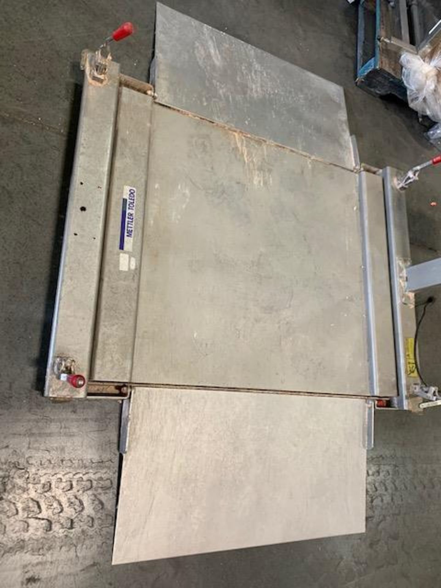 Metler Toledo 600 kg x .02kg Digital Platform scale with two ramps, 36" x 36" platform, printer. - Image 3 of 7