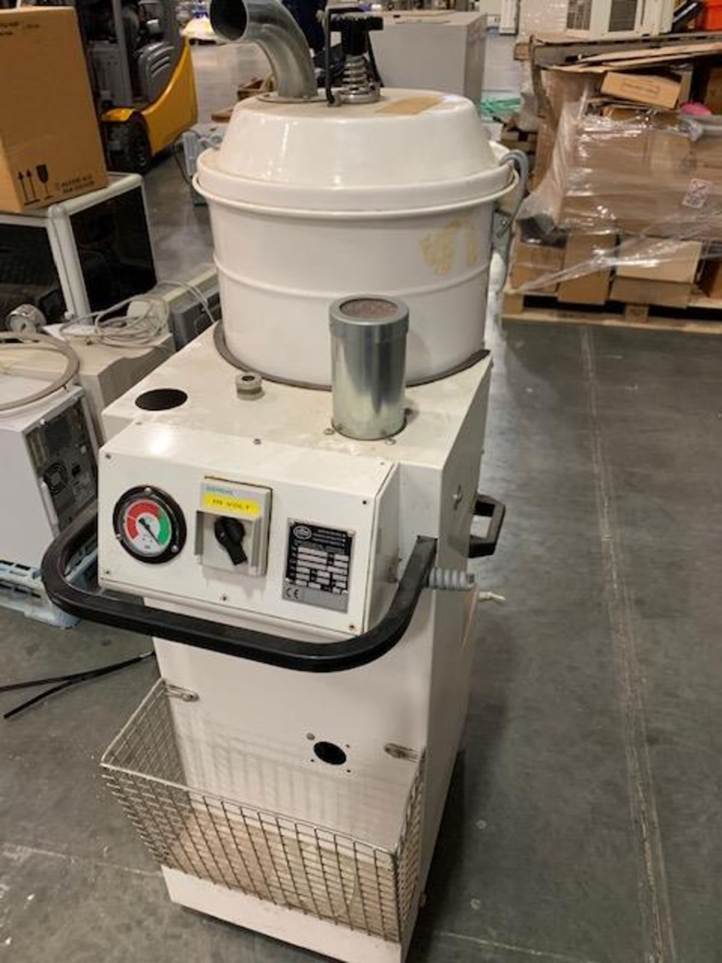 Nilfisk type 3156-M CFM Dust Collector 115 volts. Serial# 00AA362. Item#326 - Image 2 of 4