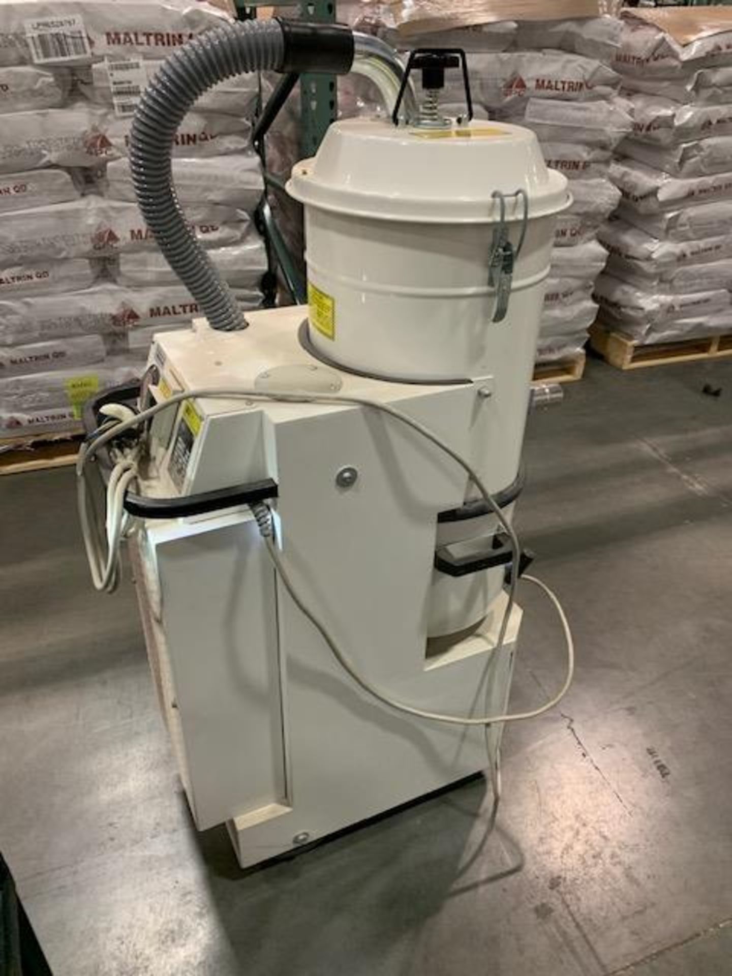 Nilfisk type 3156 CFM Dust Collector250/440 volts. Serial# 04AB279. Item#323 - Image 2 of 4