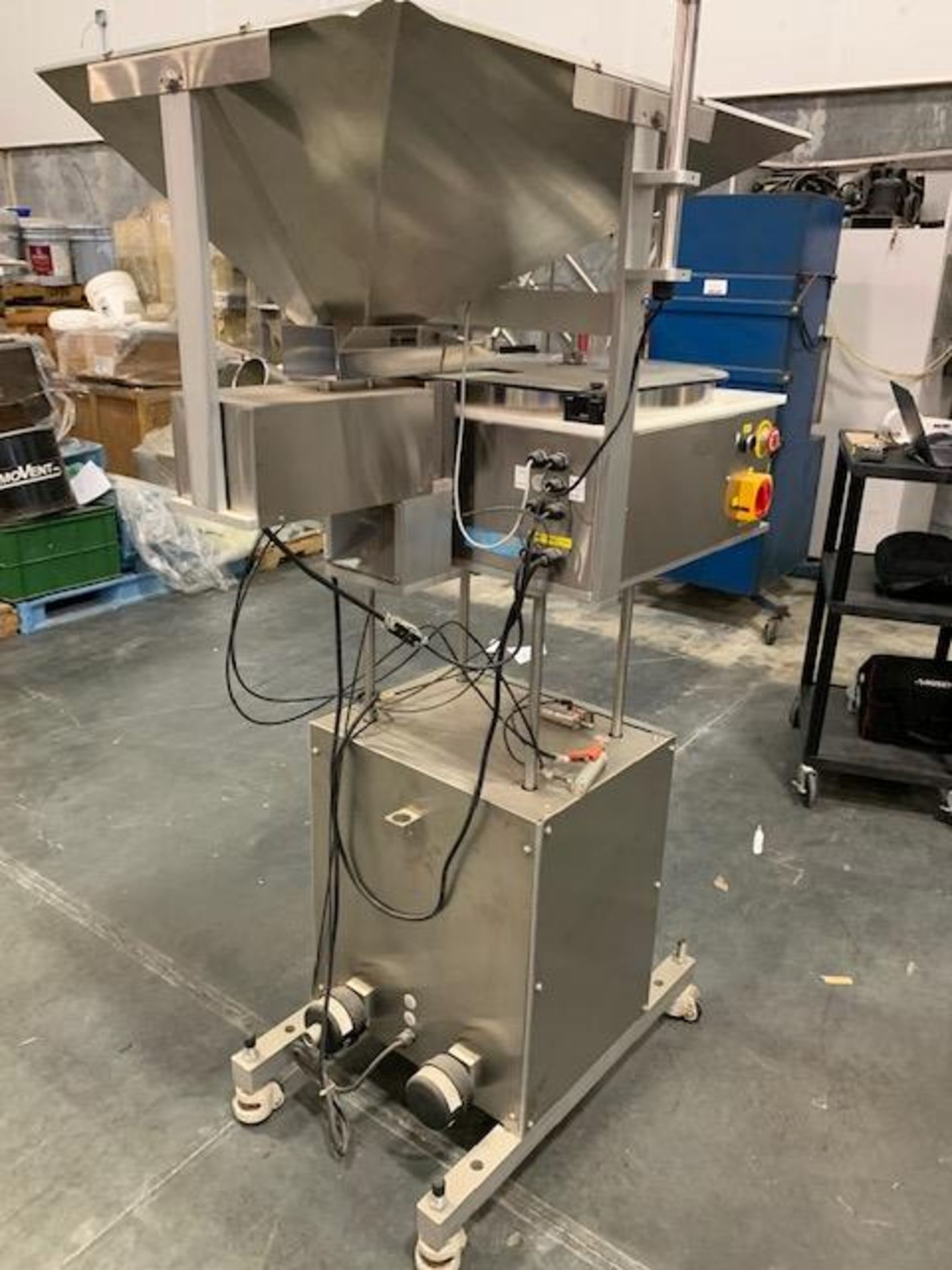 Pharmafil model TC3 Tablet Counter , 110 volts, Stainless steel vibratory hopper, glass turntable, - Image 2 of 6