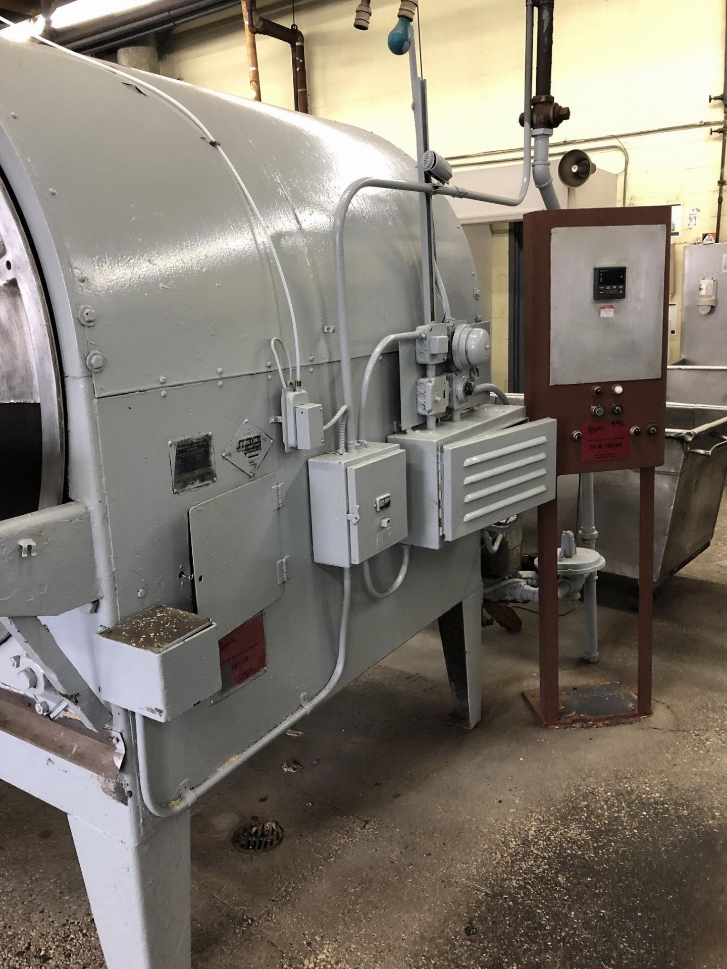 Bauer model 333 2000-lb per Hour Batch Dry Roaster, natural gas fired with 69" x 49" x 12" deep SS - Image 4 of 9