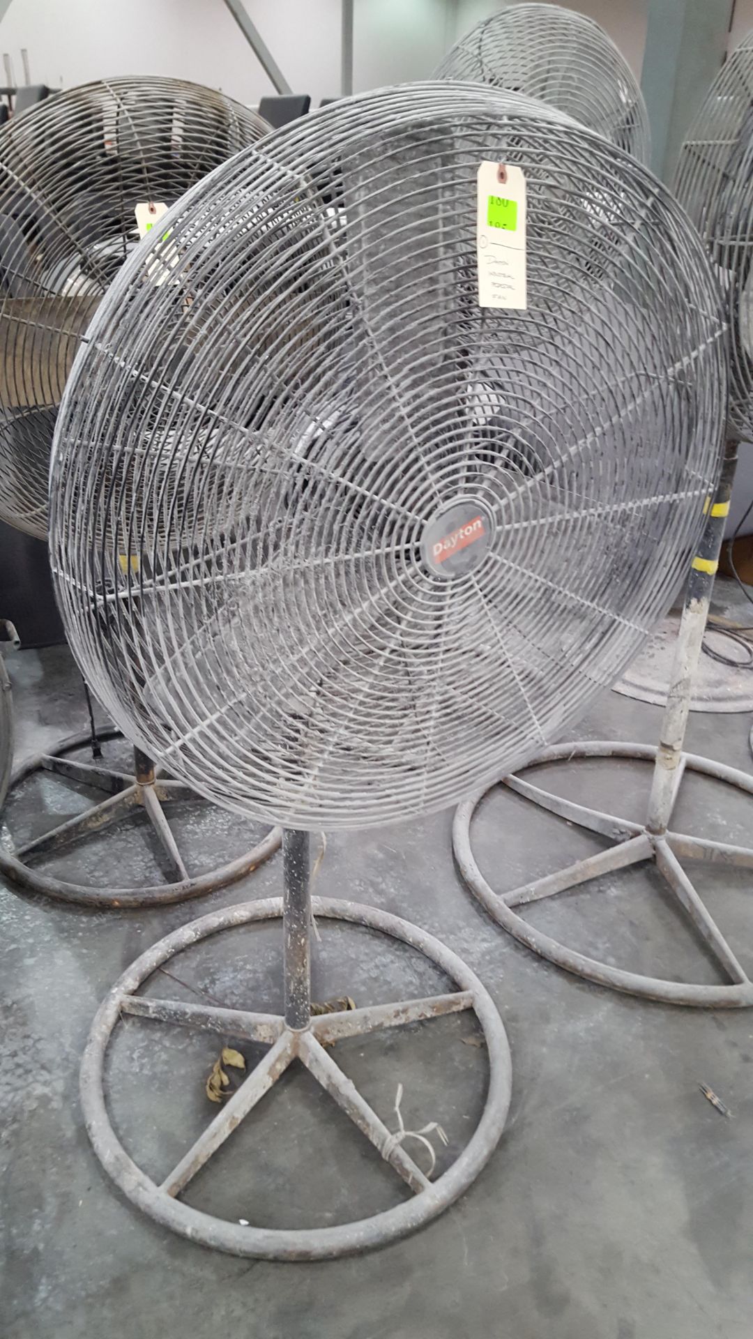 DAYTON INDUSTRIAL PEDESTAL FAN