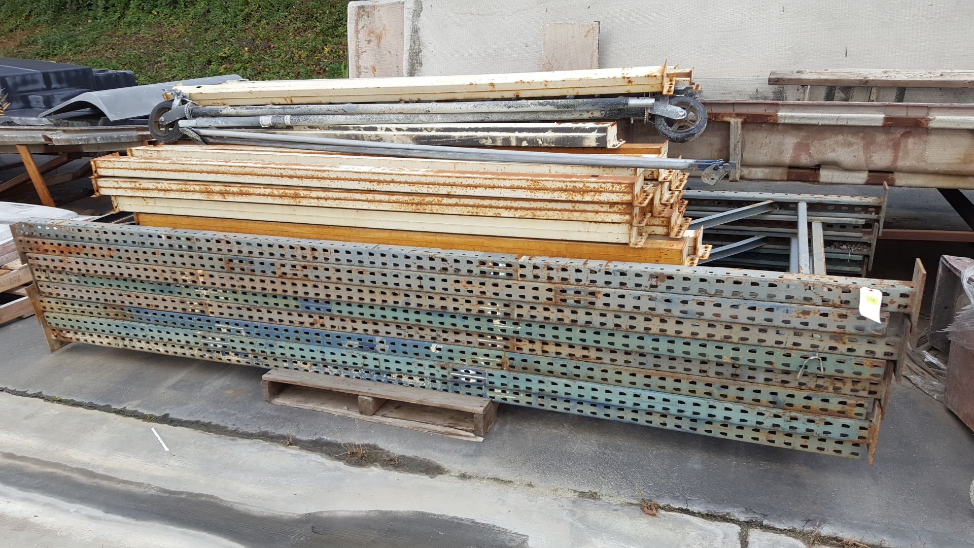 SECTIONS OF PALLET RACKING