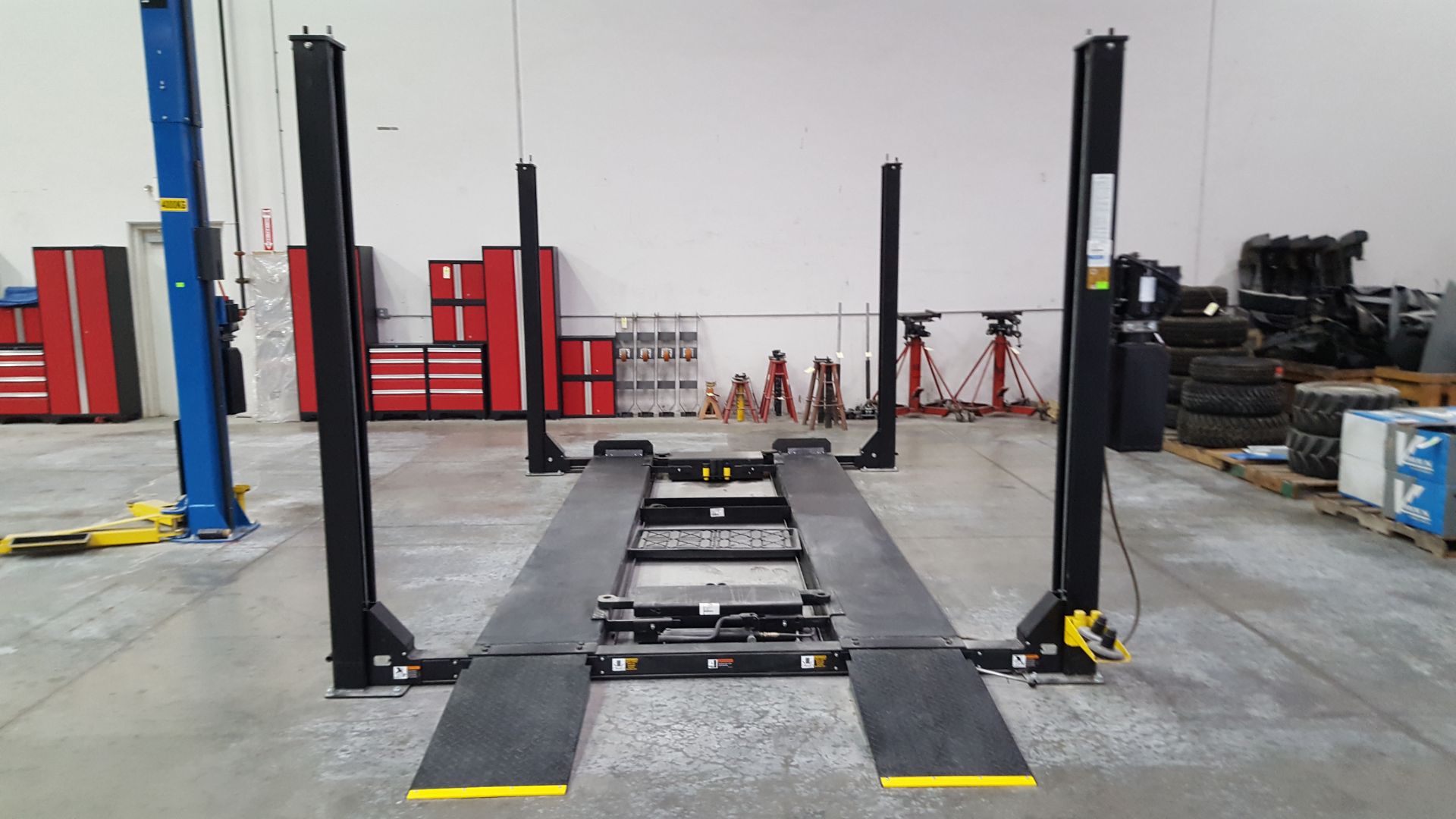 AUTOMOTIVE LIFT PP9PY11BKD 9000LBS - Image 2 of 3