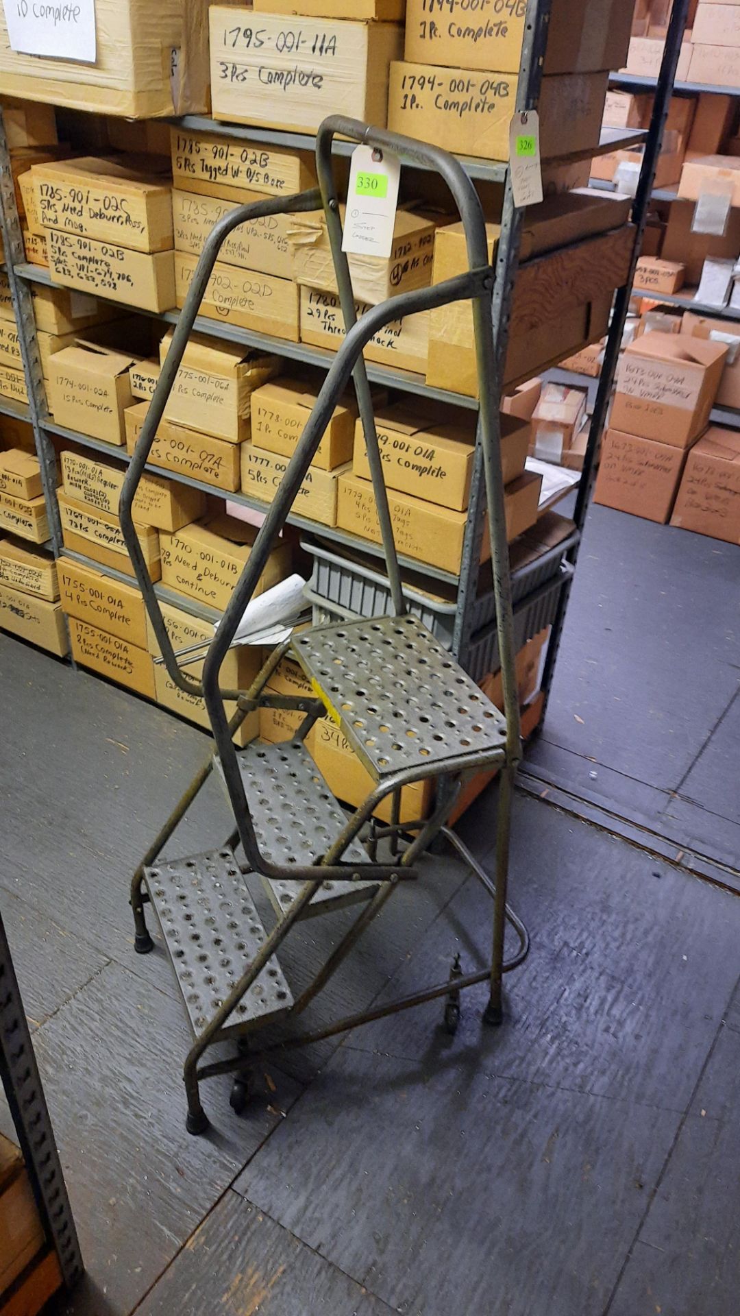 STEP LADDER