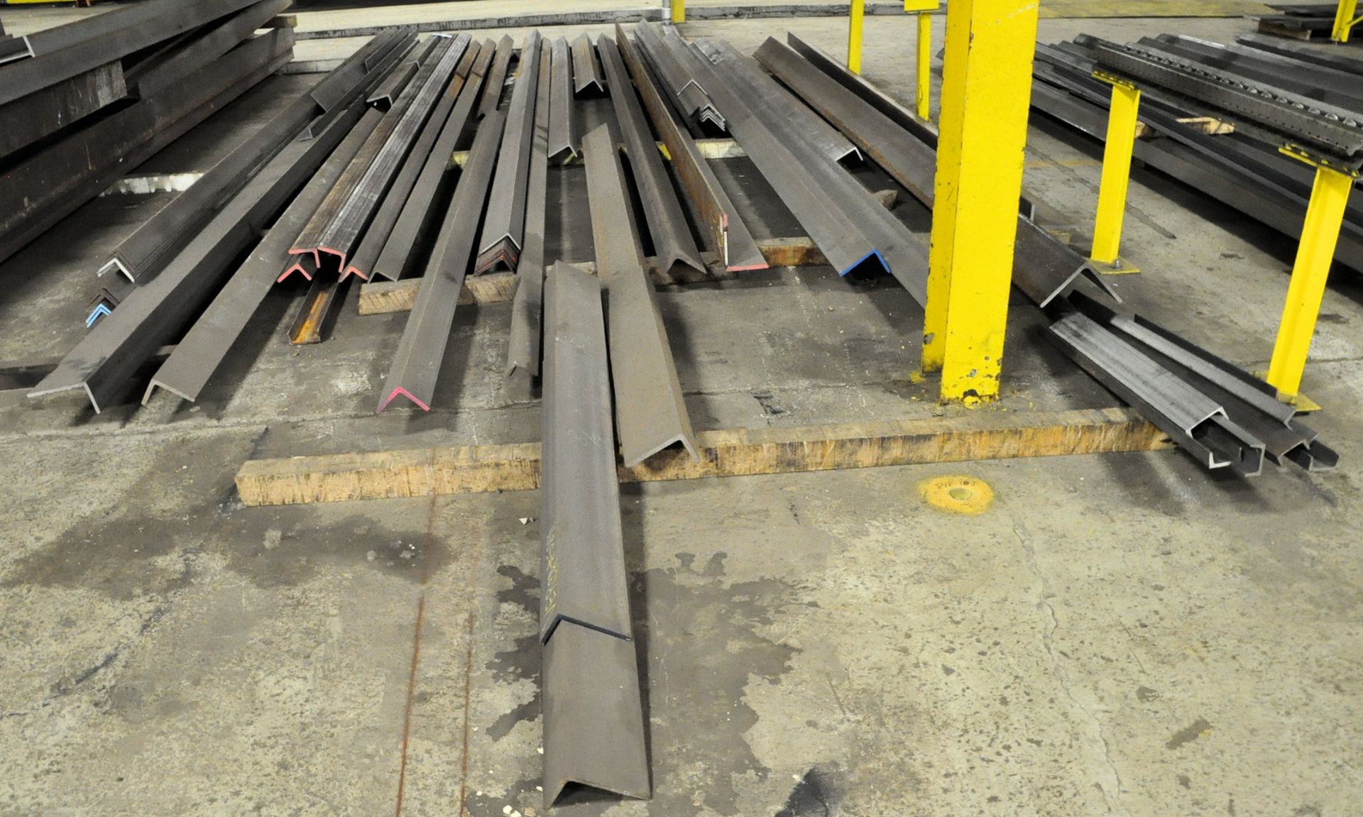 Lot-Steel Angle Iron, Various Widths and Lengths in (1) Group - Image 2 of 2