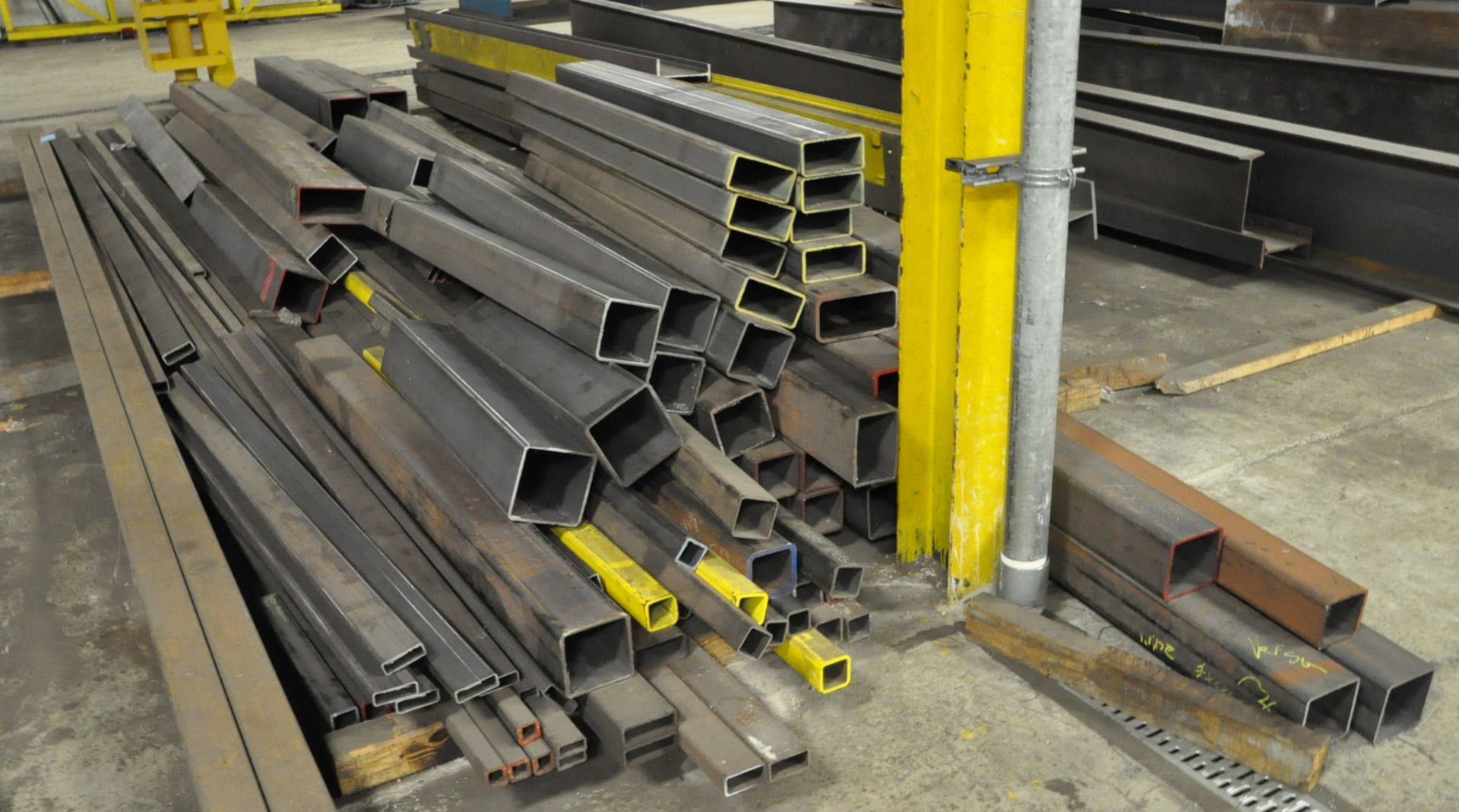 Lot-Steel Square and Rectangular Hollow Tube Stock, Various Widths and Lengths, in (1) Group - Image 2 of 2