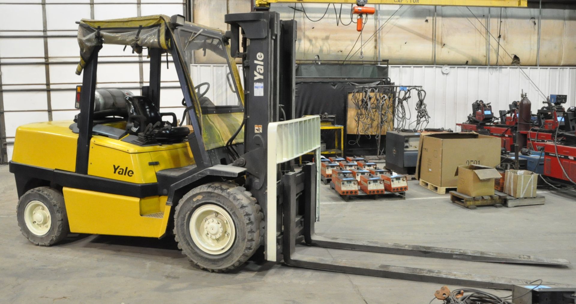 Yale 11,000-Lbs. x 175" Lift Capacity LP Gas Fork Lift Truck, 3-Stage Mast, Side Shift, 8' Forks - Image 2 of 5