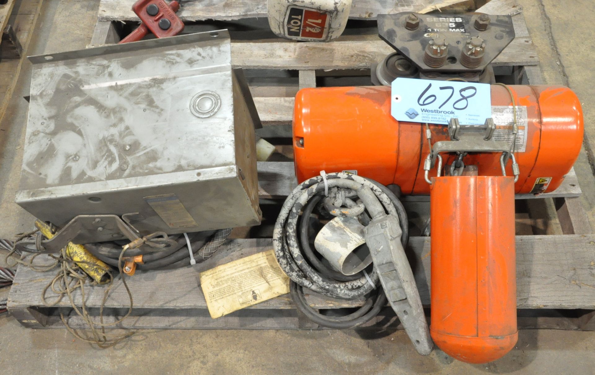 CM Lodestar 1/2-Ton Capacity Electric Hoist with Trolley and Buss Plug