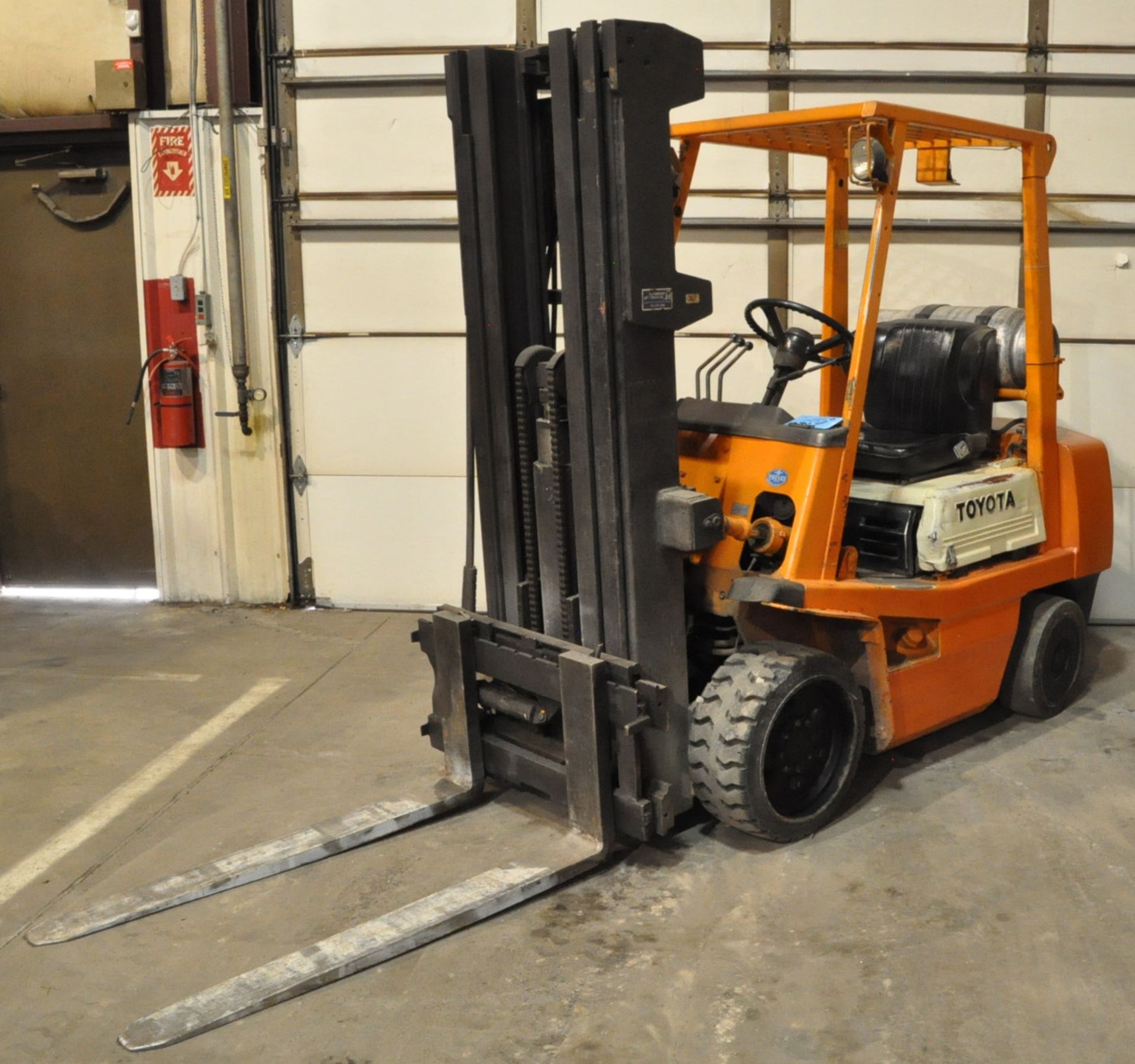 Toyota 6,000-Lbs. x 216" Lift Capacity LP Gas Fork Lift Truck, 2-Stage Mast, Side Shift, 48" Forks