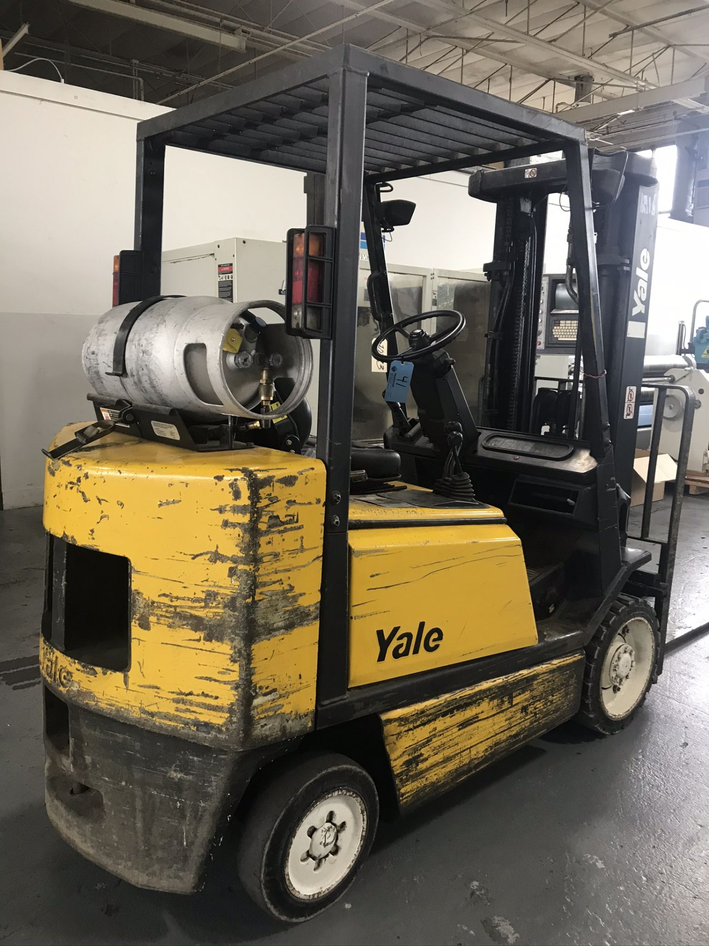 Yale Lift Truck 4,500 Lb. Capacity, 189” Max Lift (2-Stage), Side Shift, LP Gas - Image 2 of 4