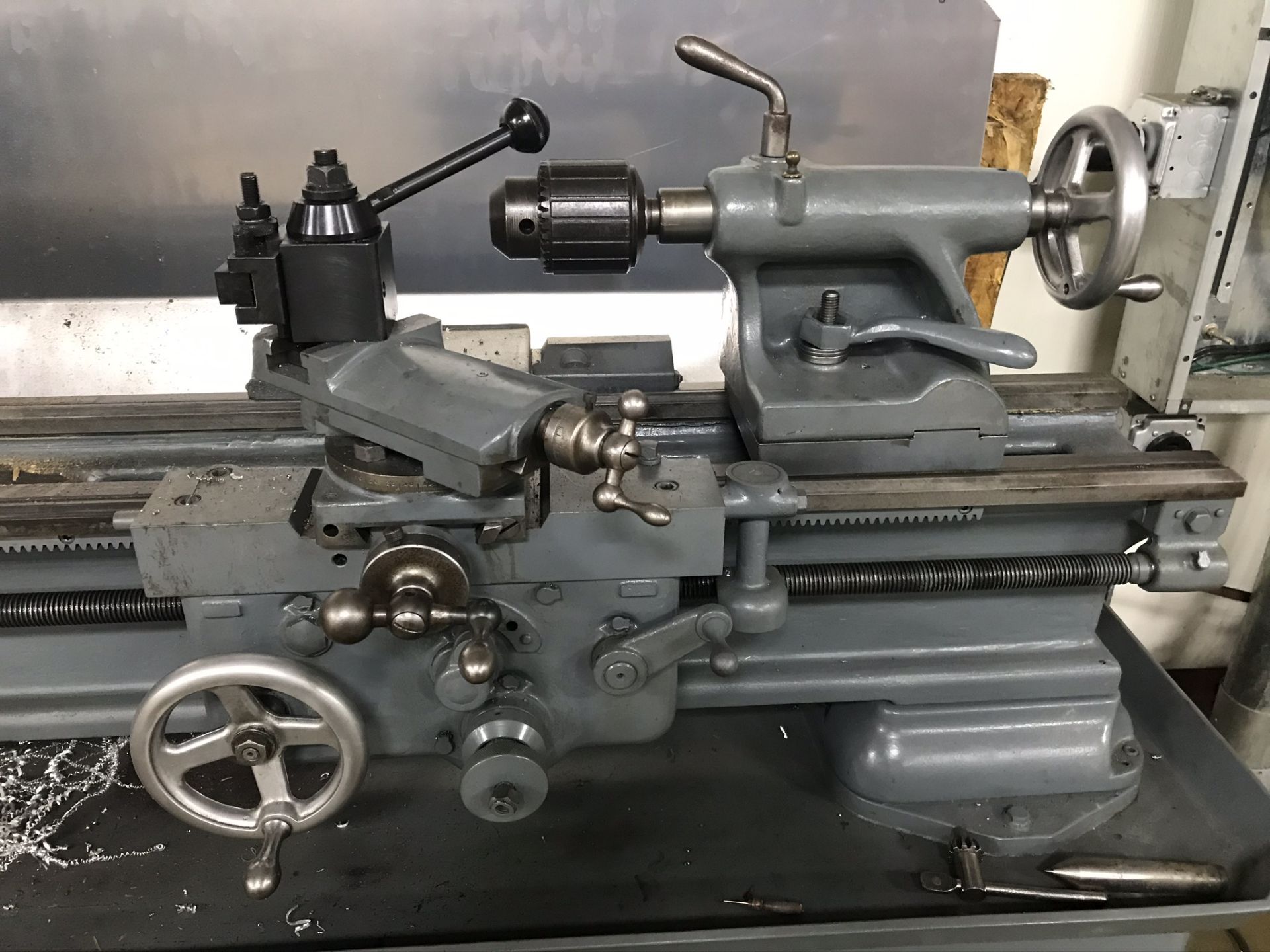 Sheldon Model TU1236-B Lathe, 12" Swing x 36" Bed, (2) 8" Chucks (3 & 4 Jaw), 1 1/2" Spindle Hole - Image 4 of 9