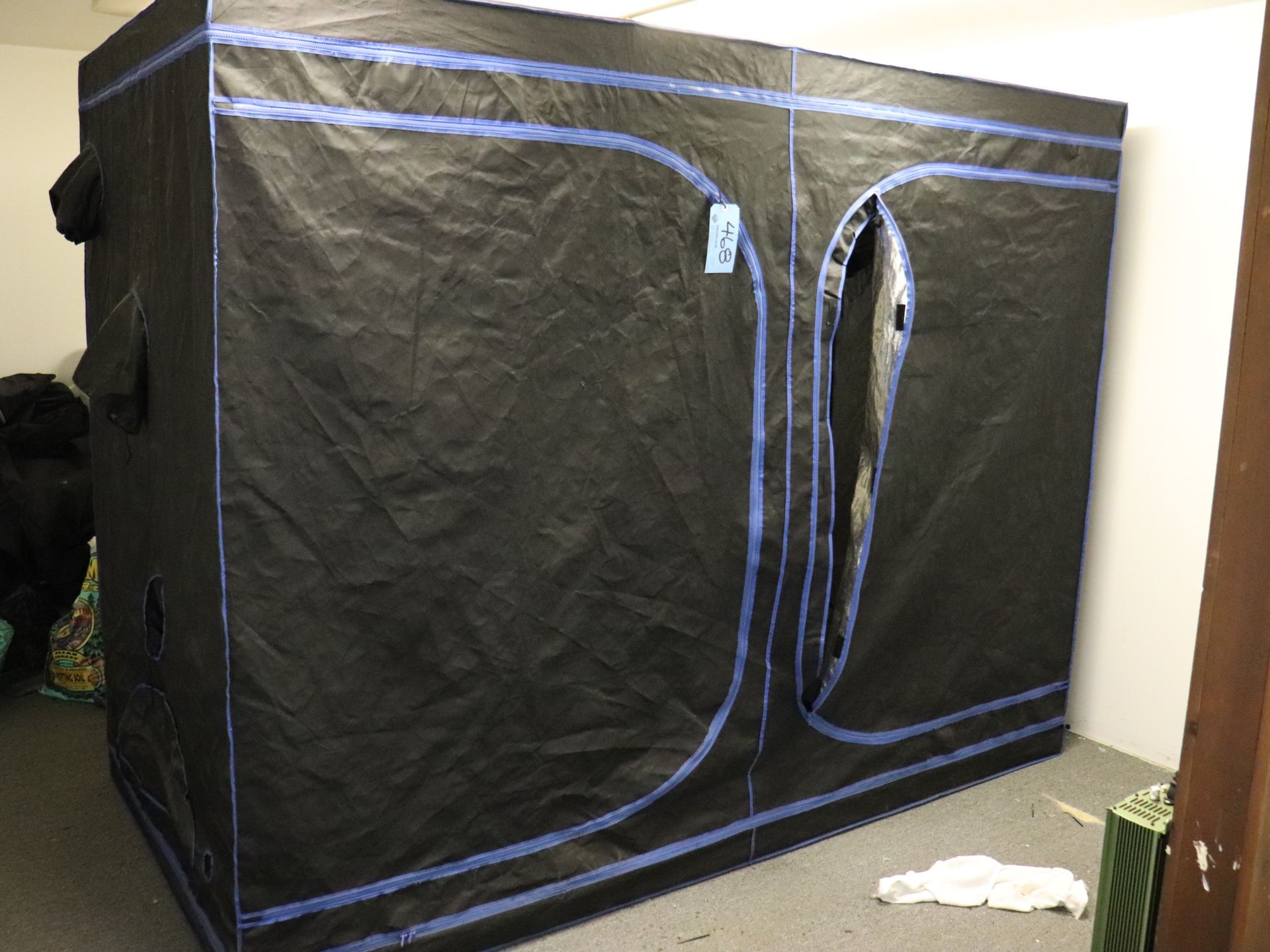 (1) Lot Portable Grow Room, Portable Grow Room, 55" x 108" x 84" Complete with Lights & Accessories - Image 4 of 10