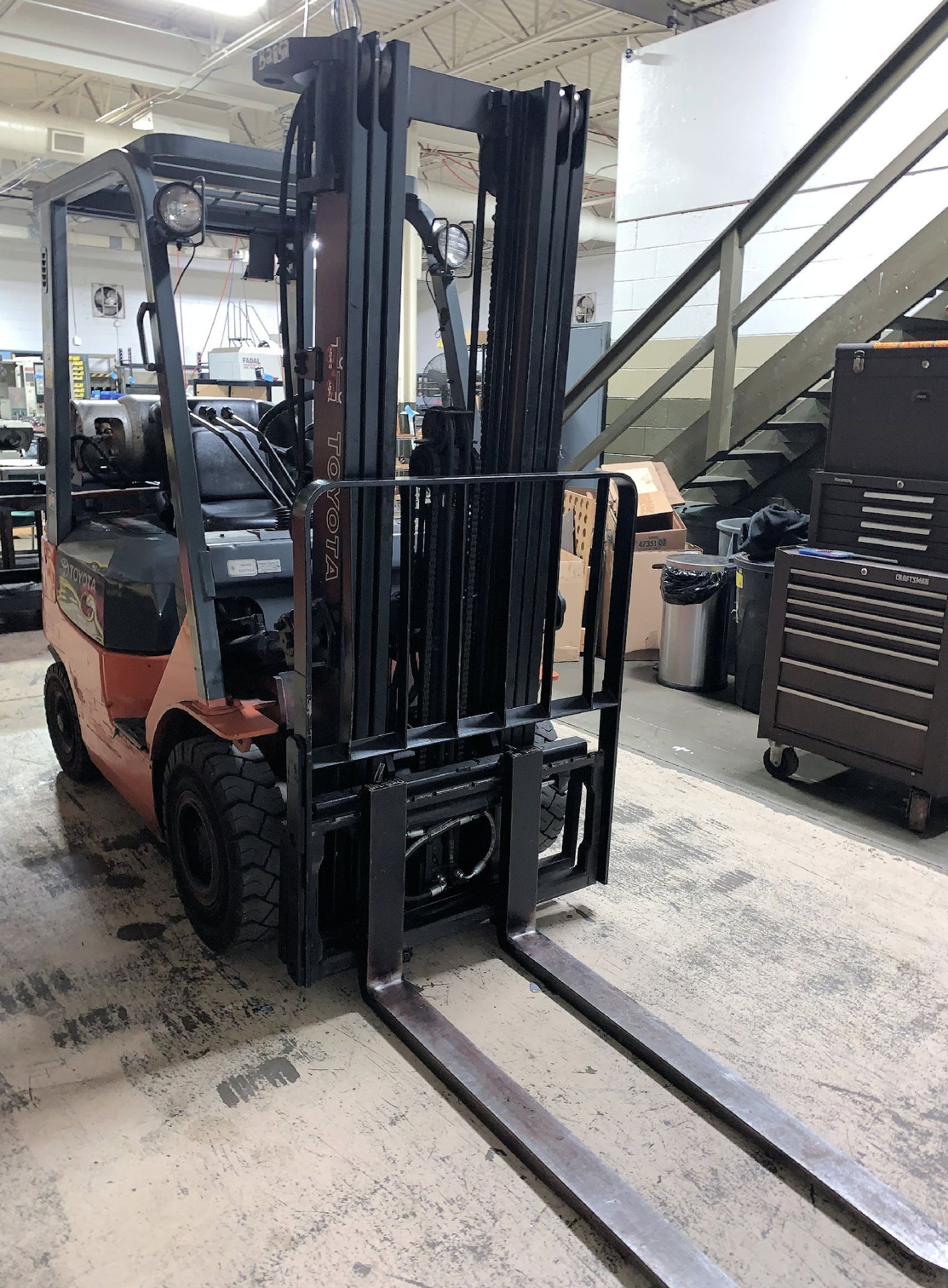 Toyota Model FGU15 Fork Lift Truck, 2500-Lbs. x 189" Lift Capacity LP Gas Fork Lift Truck - Image 4 of 14