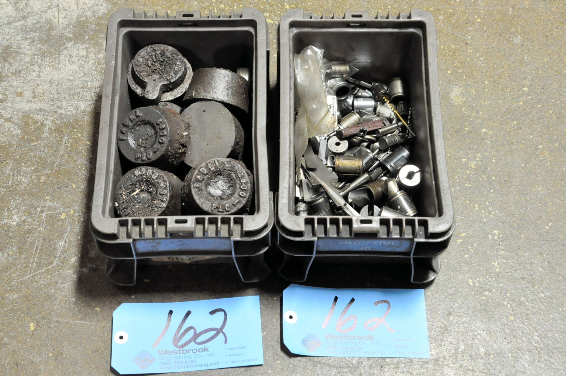 Lot-Misc. Tooling in (2) Totes with (1) Tool Changer Arm, and (1) Fixture Plate - Bild 2 aus 4