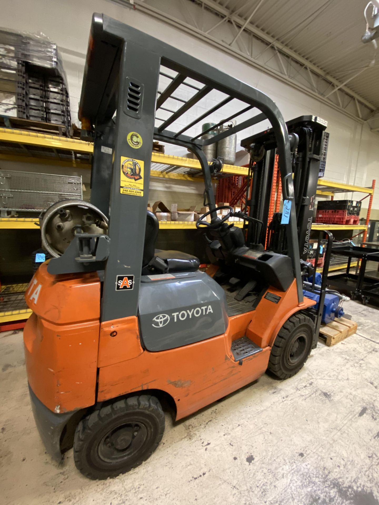 Toyota Model FGU15 Fork Lift Truck, 2500-Lbs. x 189" Lift Capacity LP Gas Fork Lift Truck - Image 5 of 14