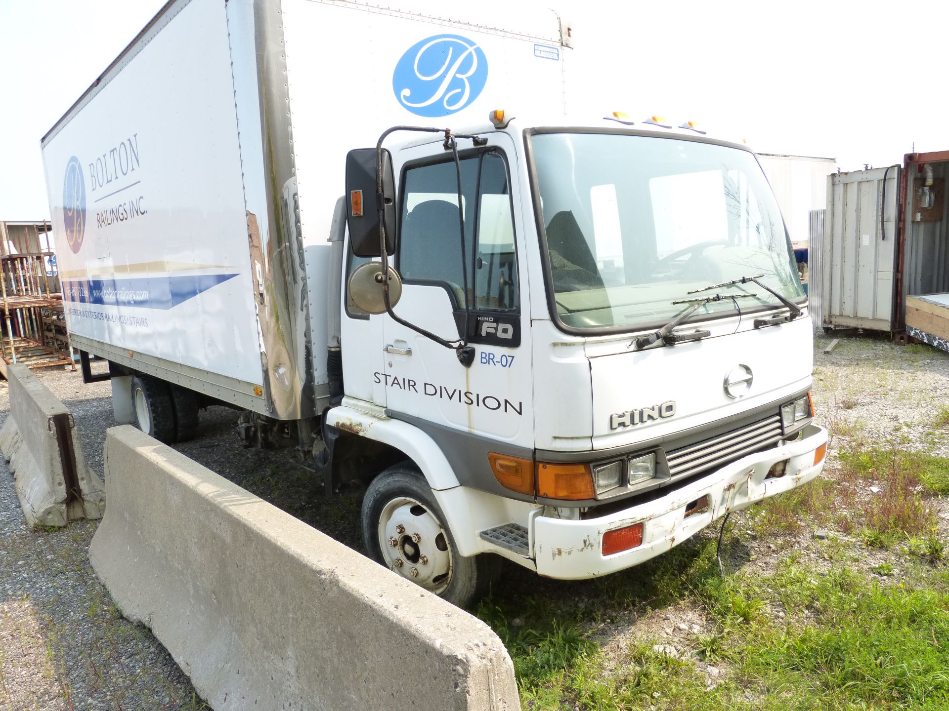 1999 HINO FD, SINGLE UNIT STRAIGHT TRUCK, 23' BOX (NO ENGINE OR TRANSMISSION) - Image 2 of 11